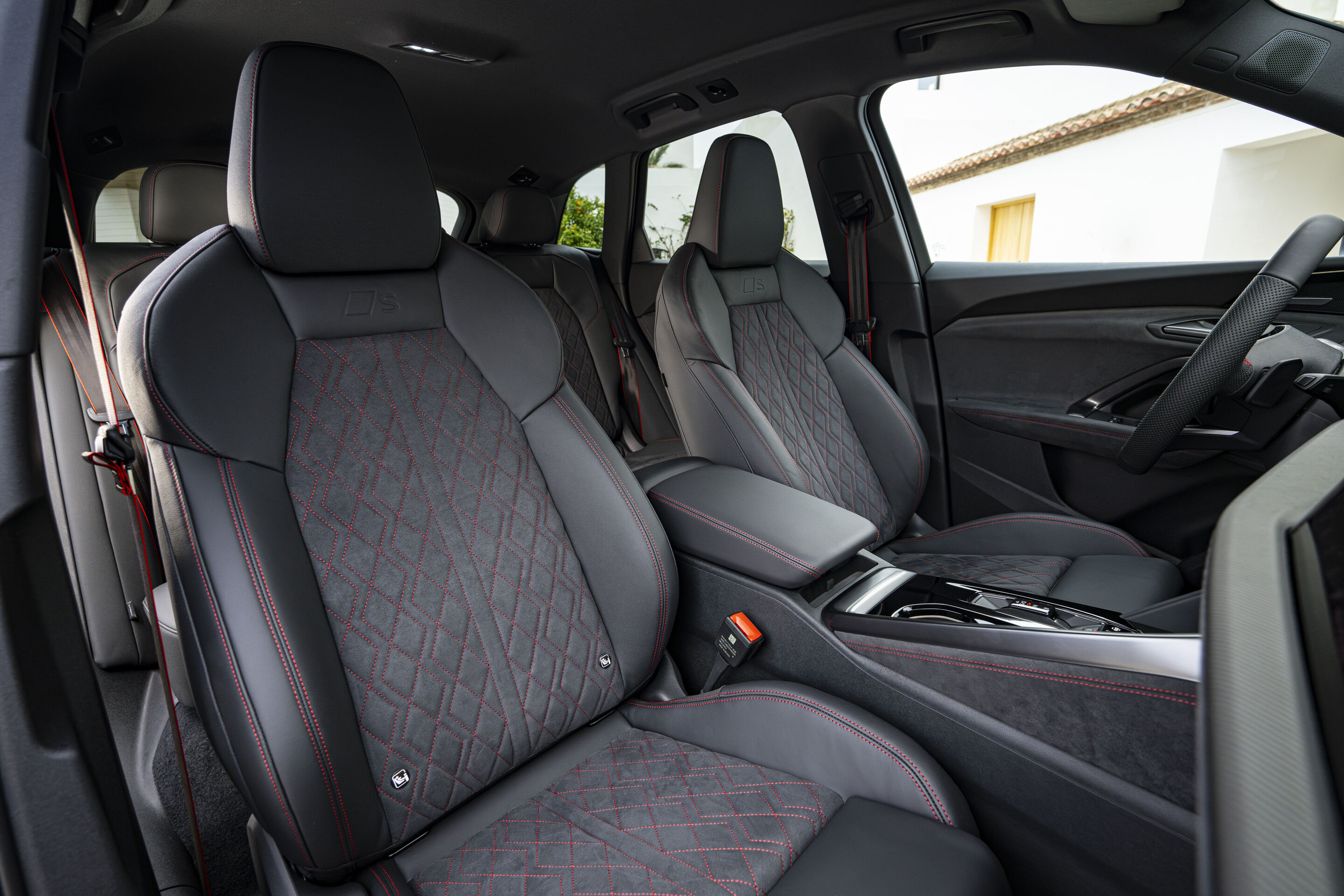 Audi SQ5 - Interieur,
Farbe: Ultrablau Metallic