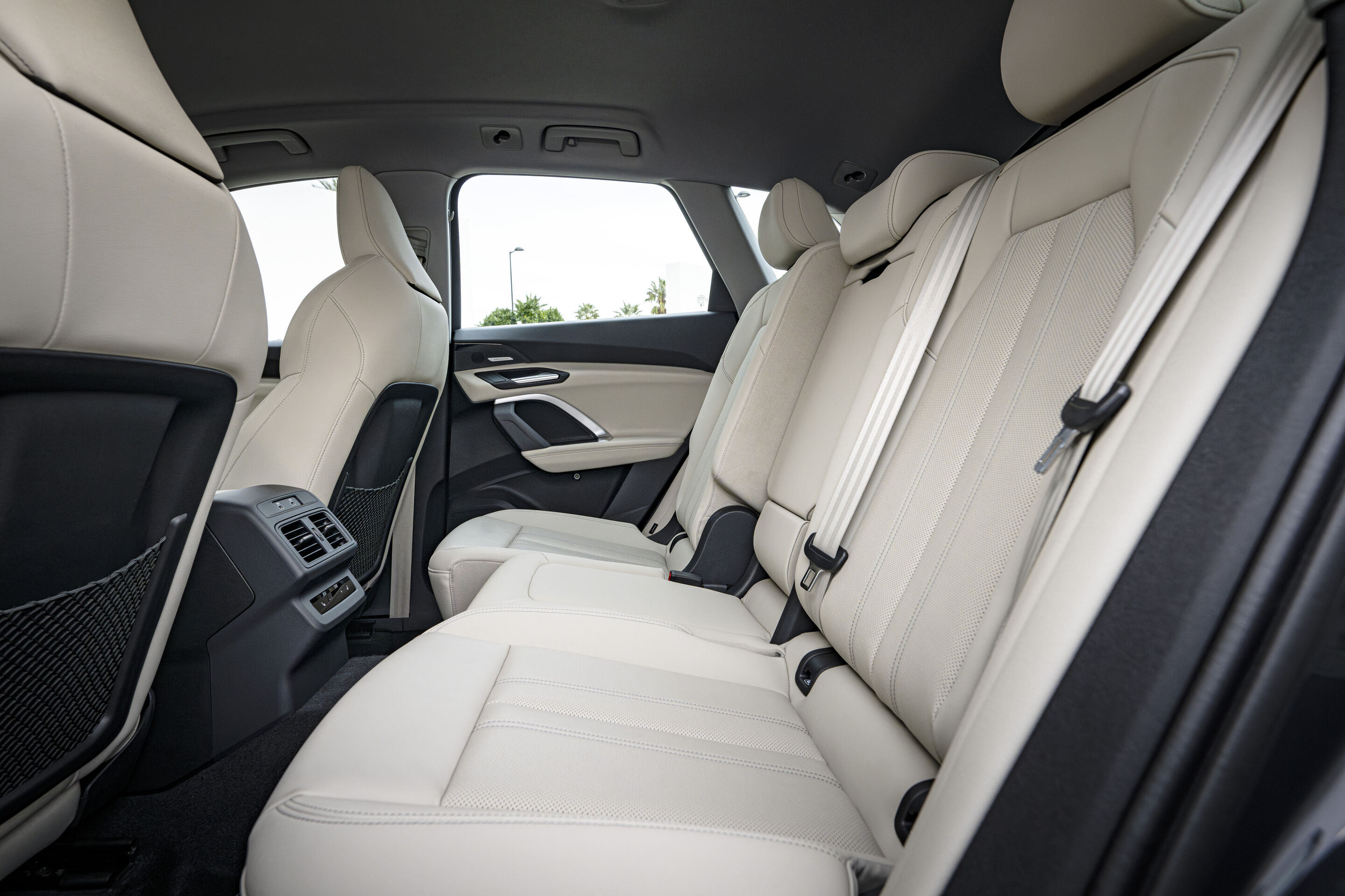 Audi Q5 SUV - Interieur,
Farbe: Tamboragrau Metallic