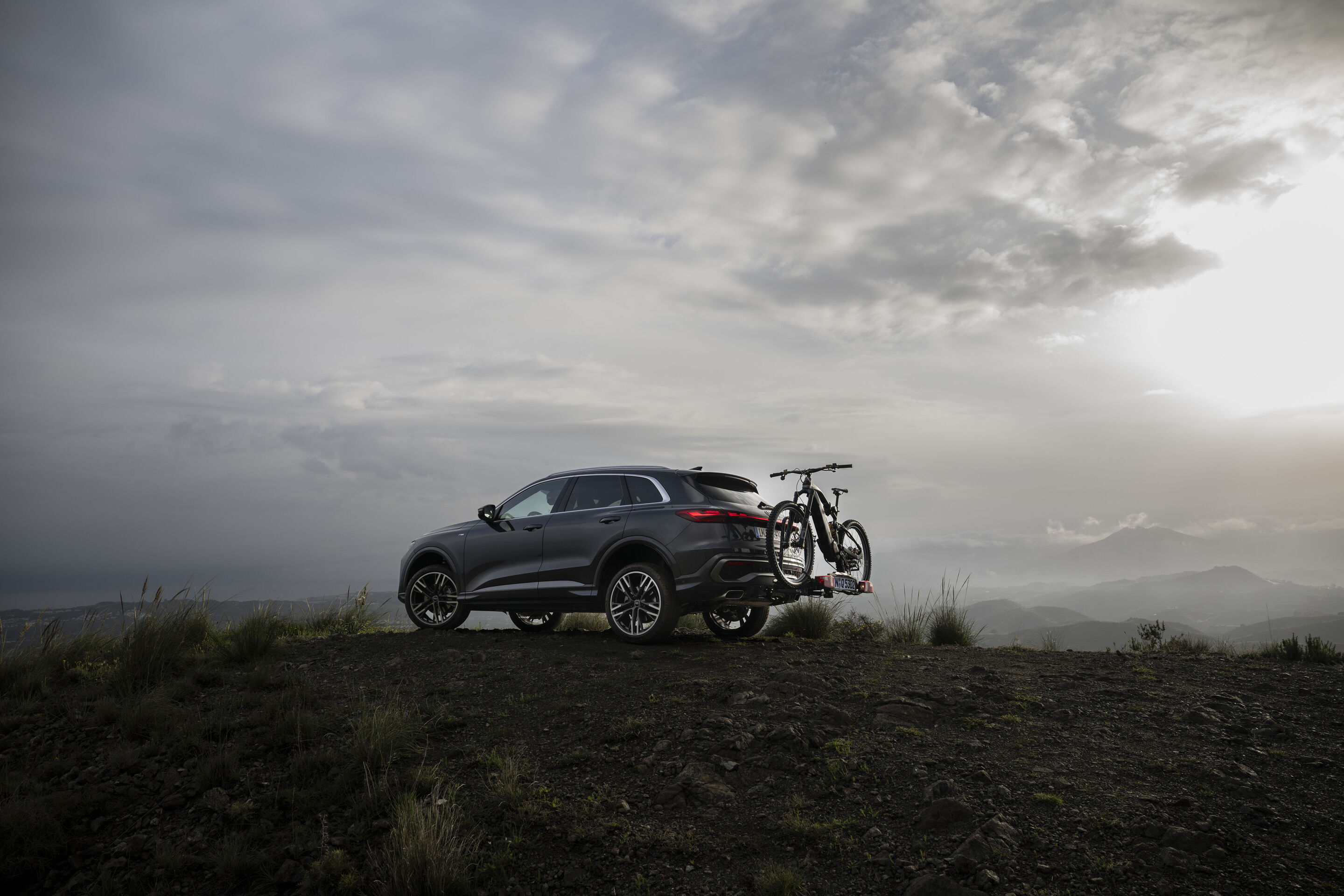 Allrounder im Alltag: der Audi Q5 - Der Audi Q5 SUV bringt Produktreferent Dominic Stern samt Mountainbike auch abseits befestigter Wege zum Ziel.