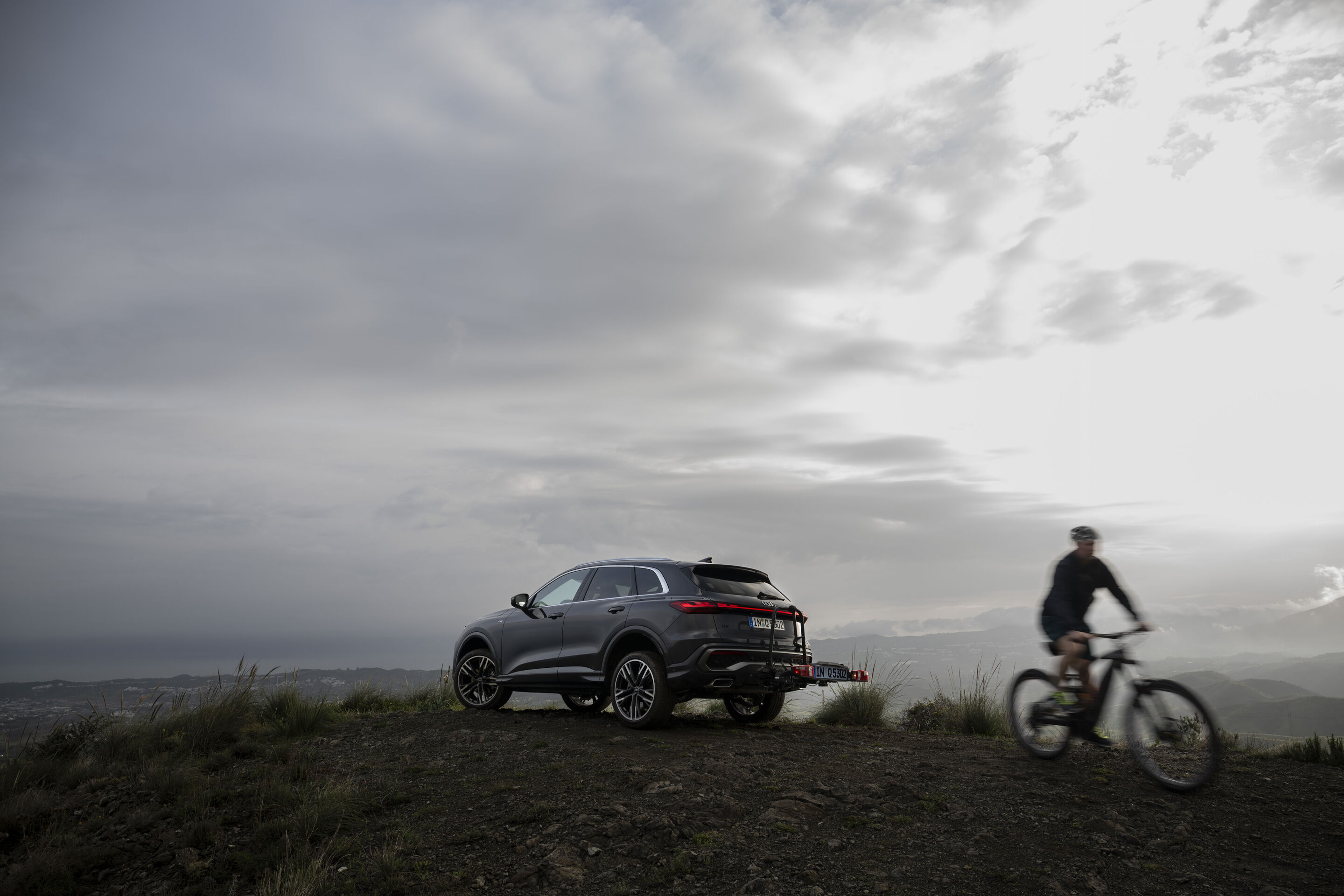 Allrounder im Alltag: der Audi Q5 - Der Audi Q5 SUV bringt Produktreferent Dominic Stern samt Mountainbike auch abseits befestigter Wege zum Ziel.