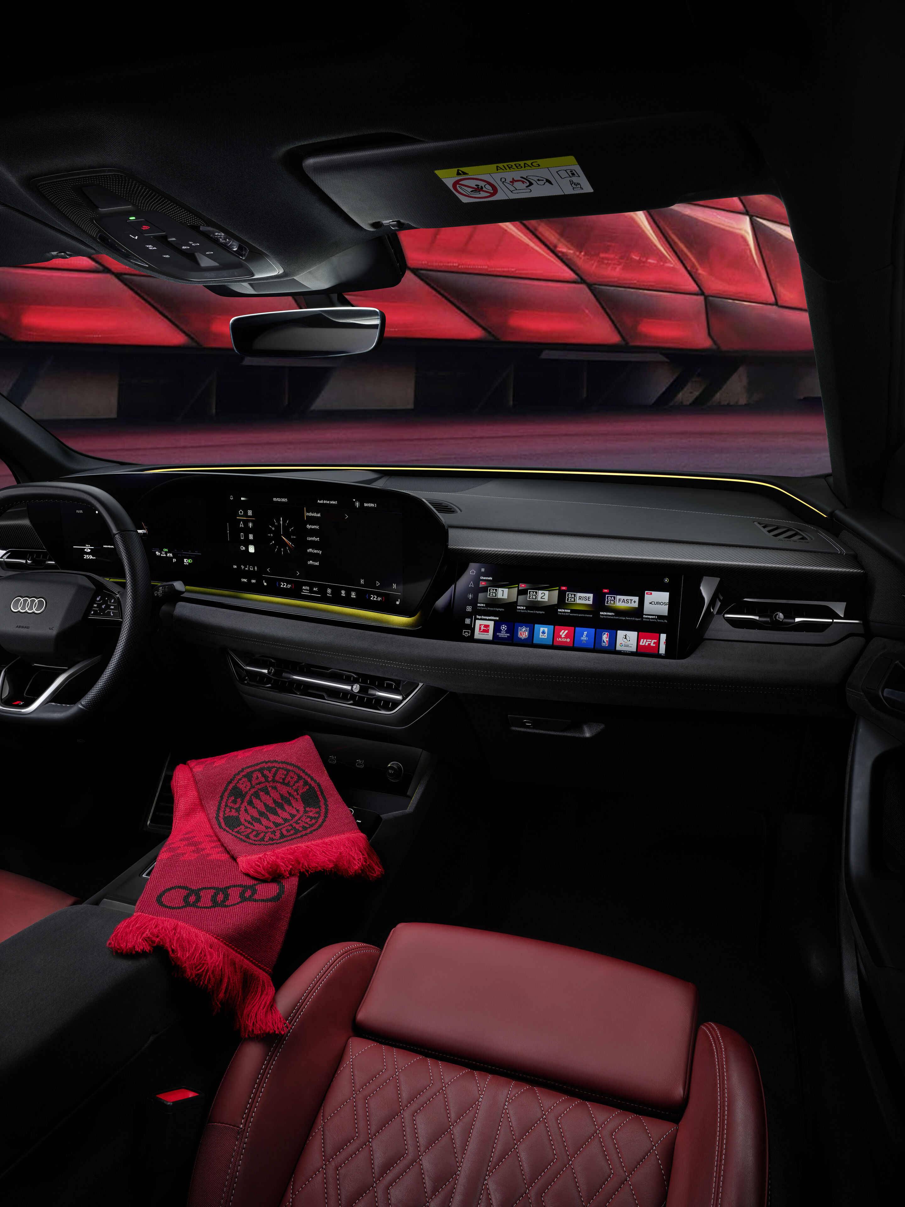 Spitzensport live im Auto: Audi integriert DAZN in neue Modelle - Beifahrerinnen und Beifahrer können die Inhalte von DAZN auch während der Fahrt verfolgen.