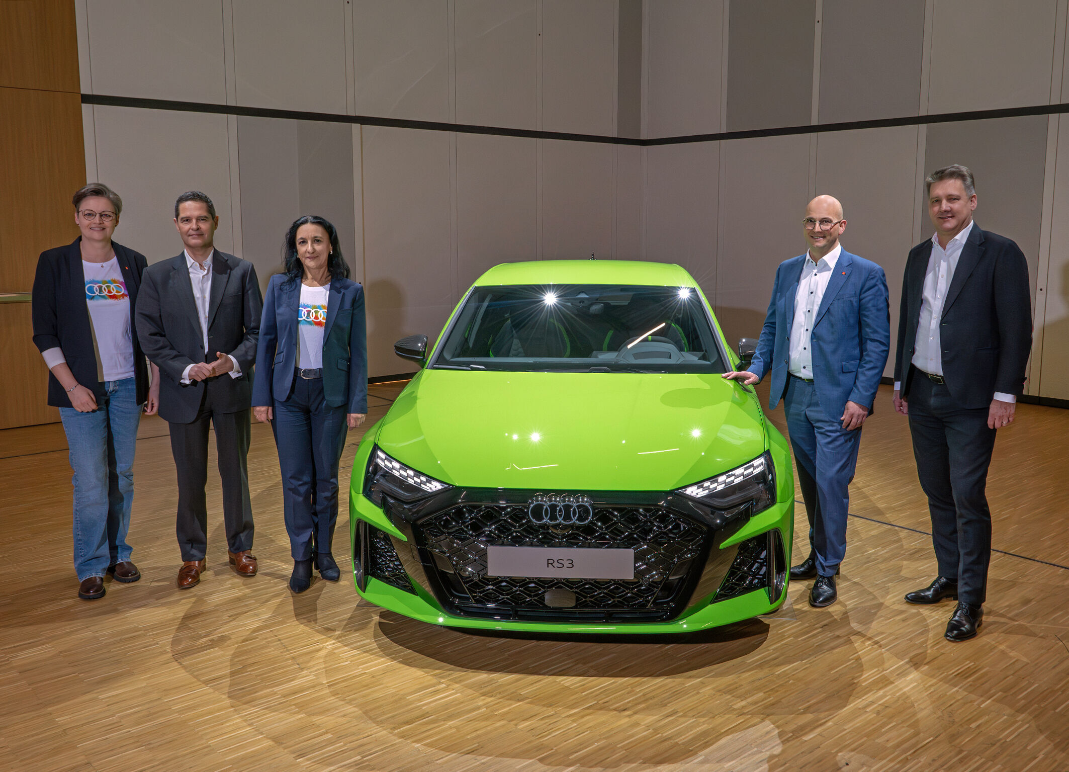 Audi Betriebsrat: „Audi Zukunftsvereinbarung – Weg frei für Investitionen, Innovationen und Insourcing!“ - Karola Frank (Stv. Betriebsratsvorsitzende), Xavier Ros (Personalvorstand und Arbeitsdirektor), Rita Beck (Stv. Betriebsratsvorsitzende), Jörg Schlagbauer...
