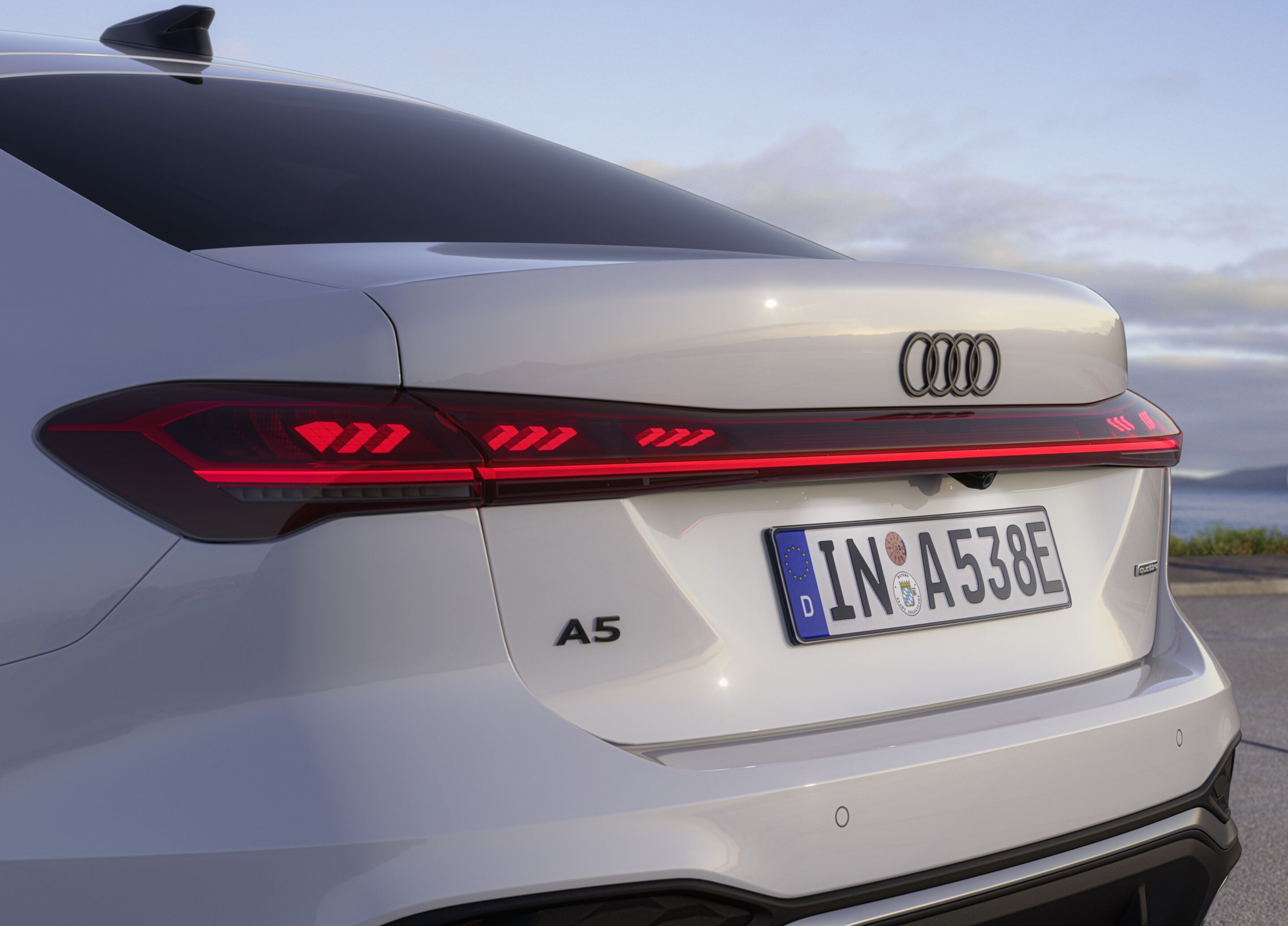 Audi A5 Limousine e-hybrid quattro - Detail,
Farbe: Gletscherweiß