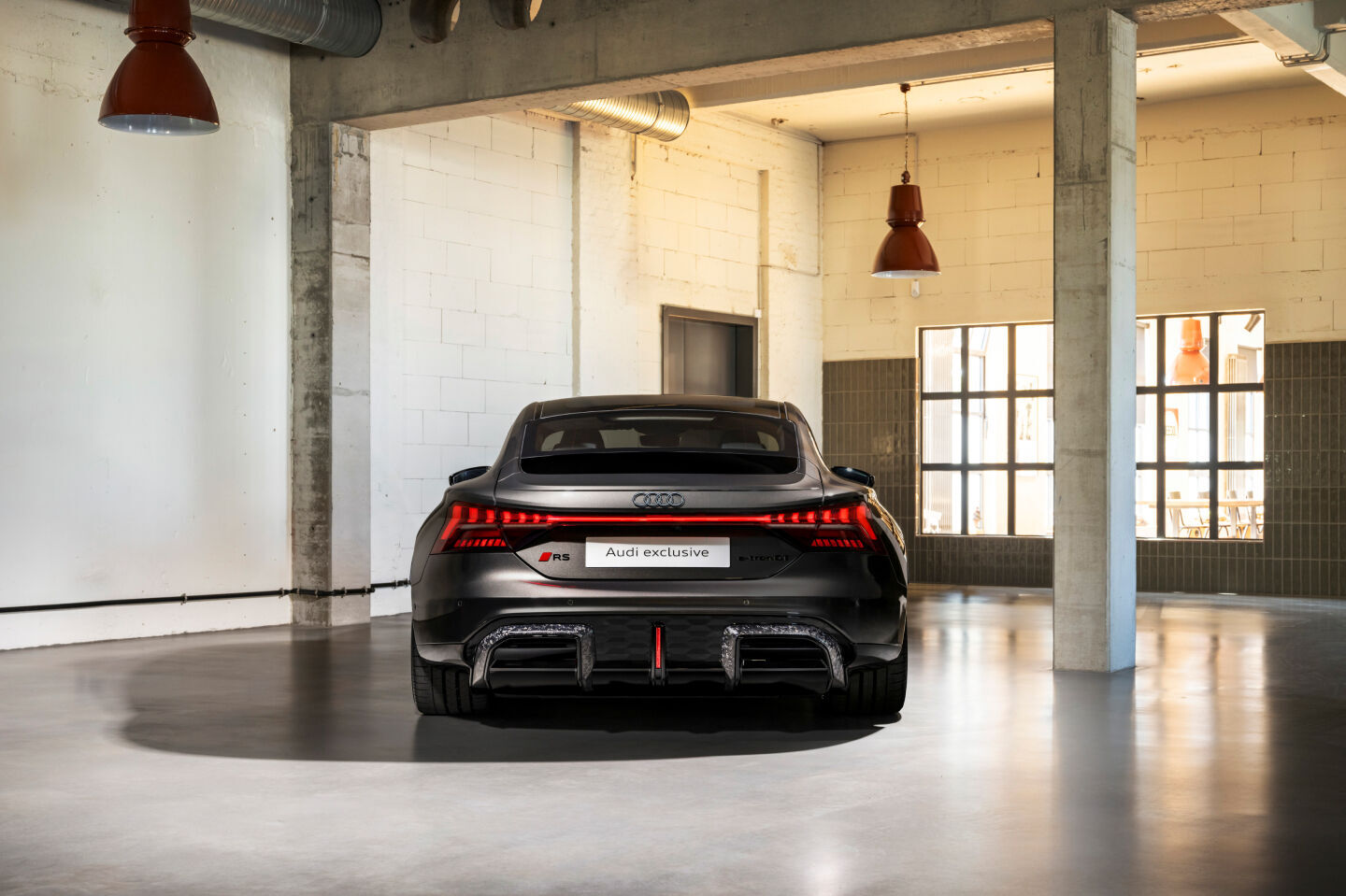 Audi RS e-tron GT performance - Standaufnahme,
Farbe: Arabicagrau Metallic, Individuallackierung Audi exclusive
