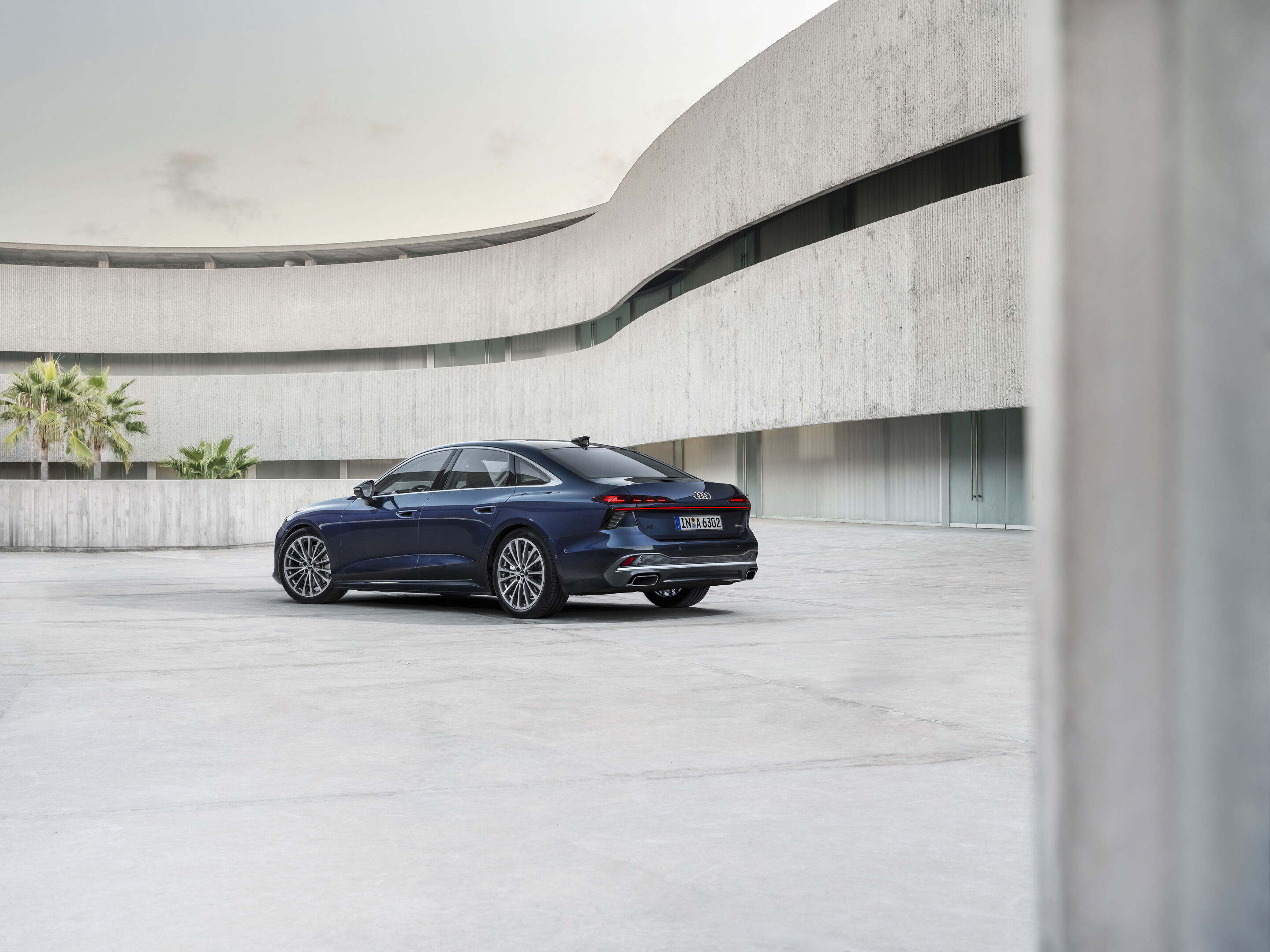 Audi A6 Limousine - Standaufnahme,
Farbe: Firmamentblau Metallic