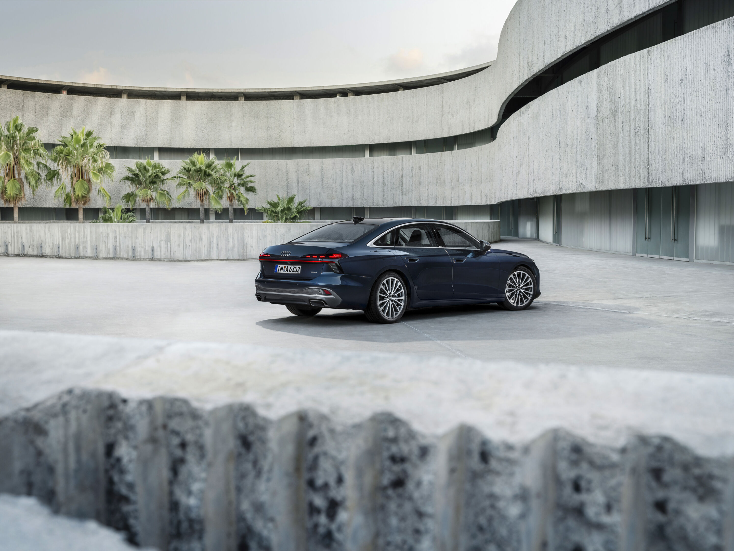 Audi A6 Limousine - Standaufnahme,
Farbe: Firmamentblau Metallic