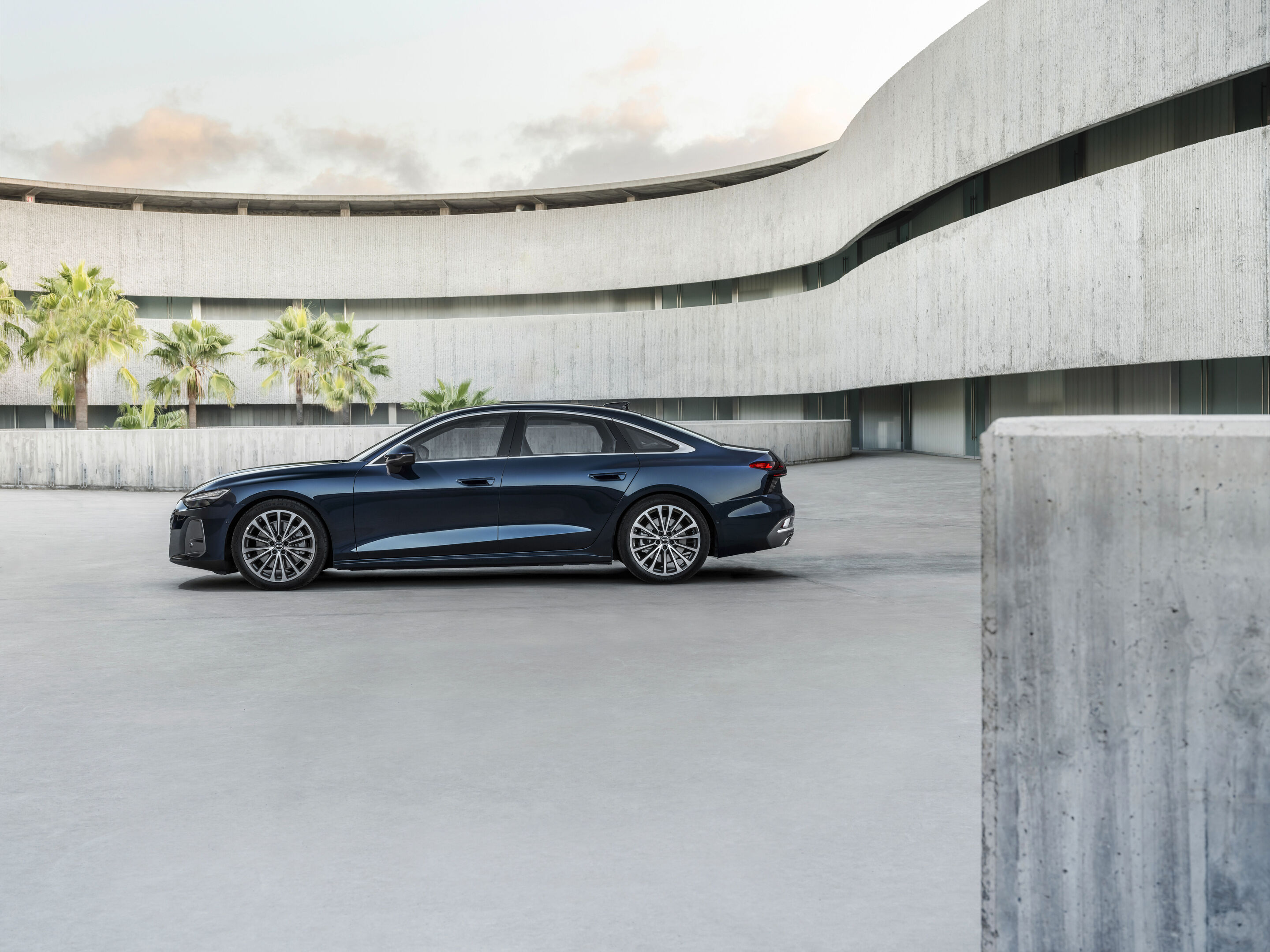Audi A6 Limousine - Standaufnahme,
Farbe: Firmamentblau Metallic
