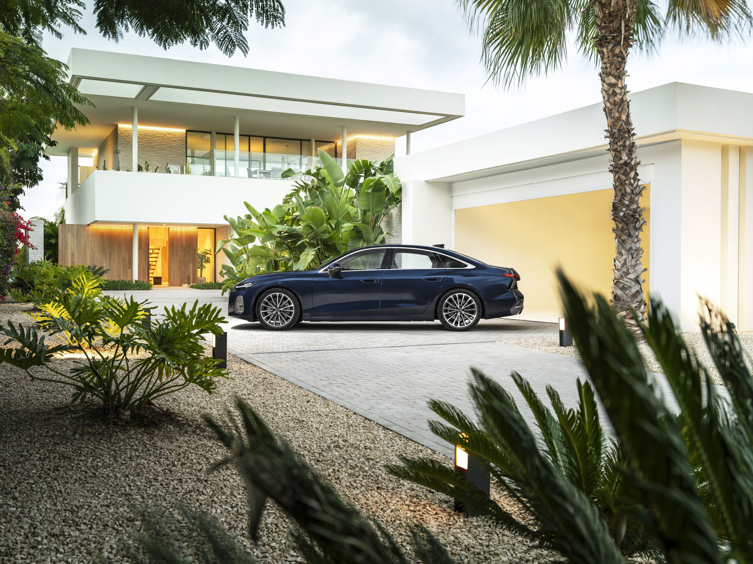 Audi A6 Sedan - Static photo,
Colour: Firmament blue metallic