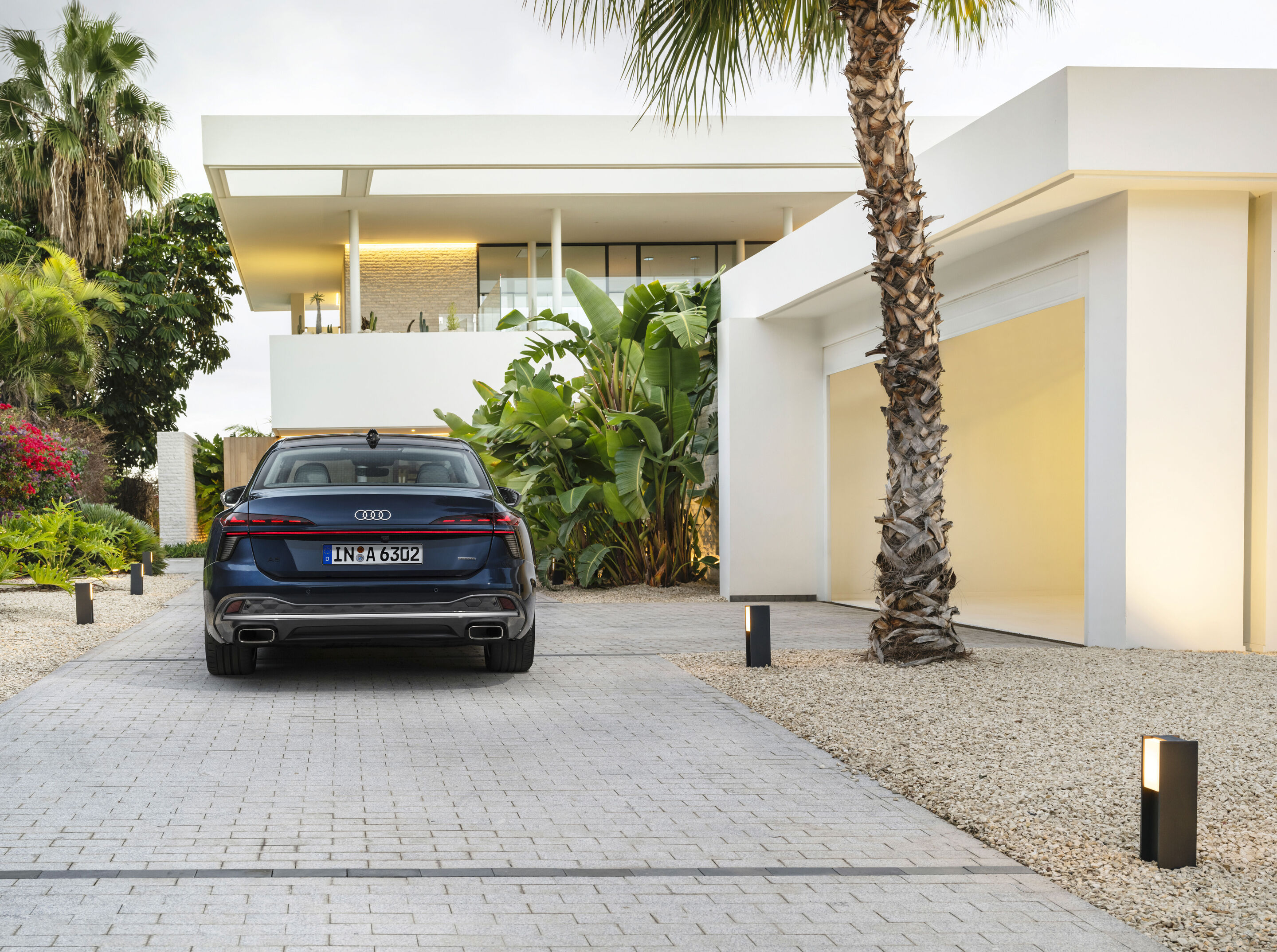Audi A6 Limousine - Standaufnahme,
Farbe: Firmamentblau Metallic