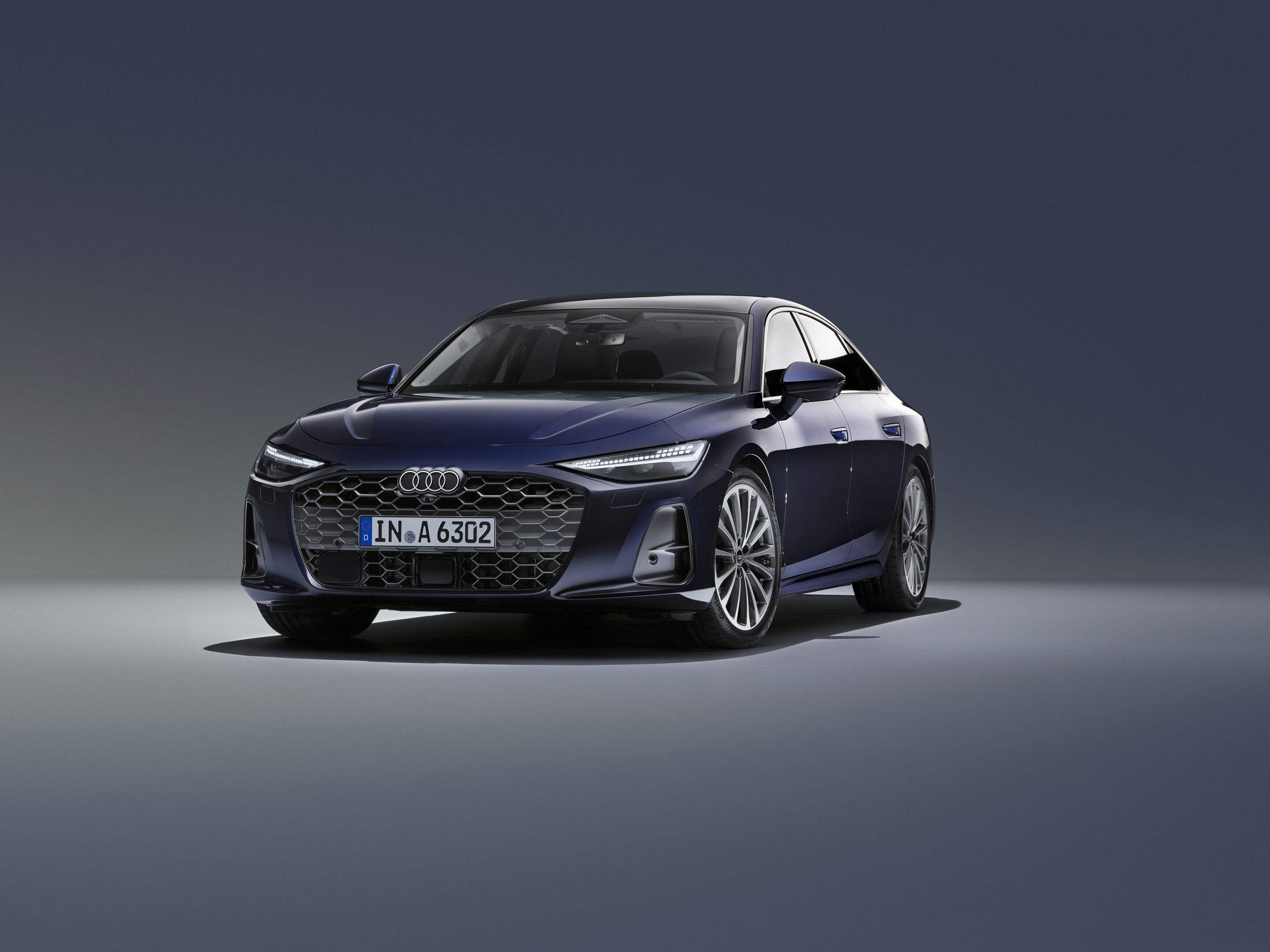 Audi A6 Limousine - Standaufnahme,
Farbe: Firmamentblau Metallic