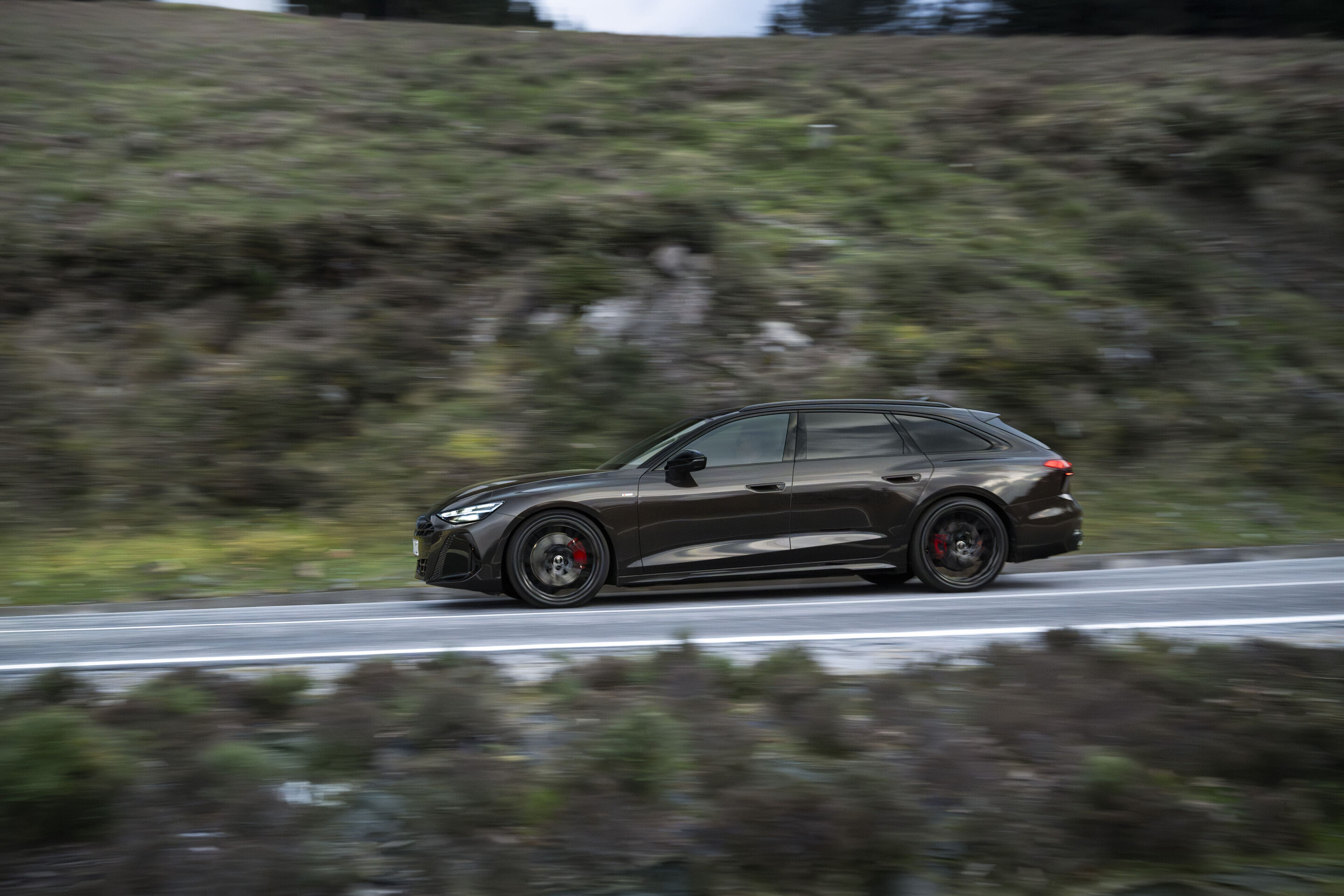 Audi A6 Avant - Dynamic photo,
Colour: Madeira Brown metallic