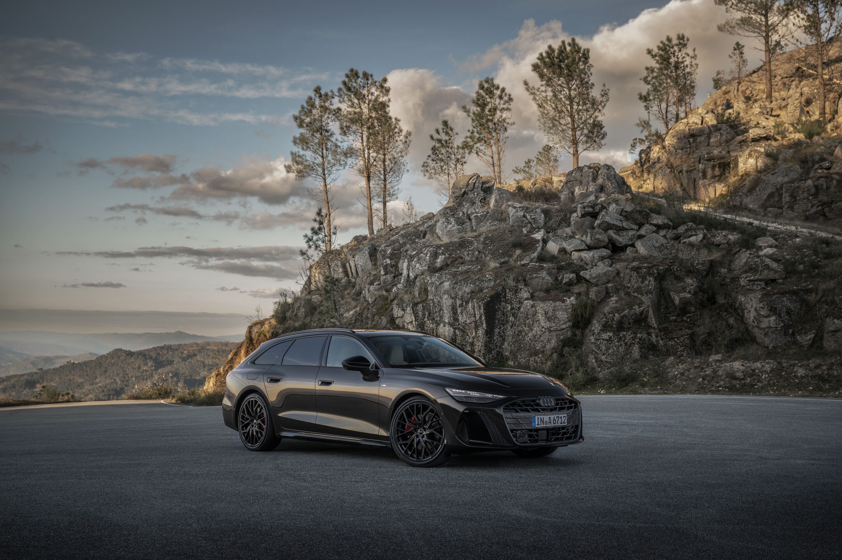 Audi A6 Avant - Standaufnahme,
Farbe: Madeirabraun Metallic