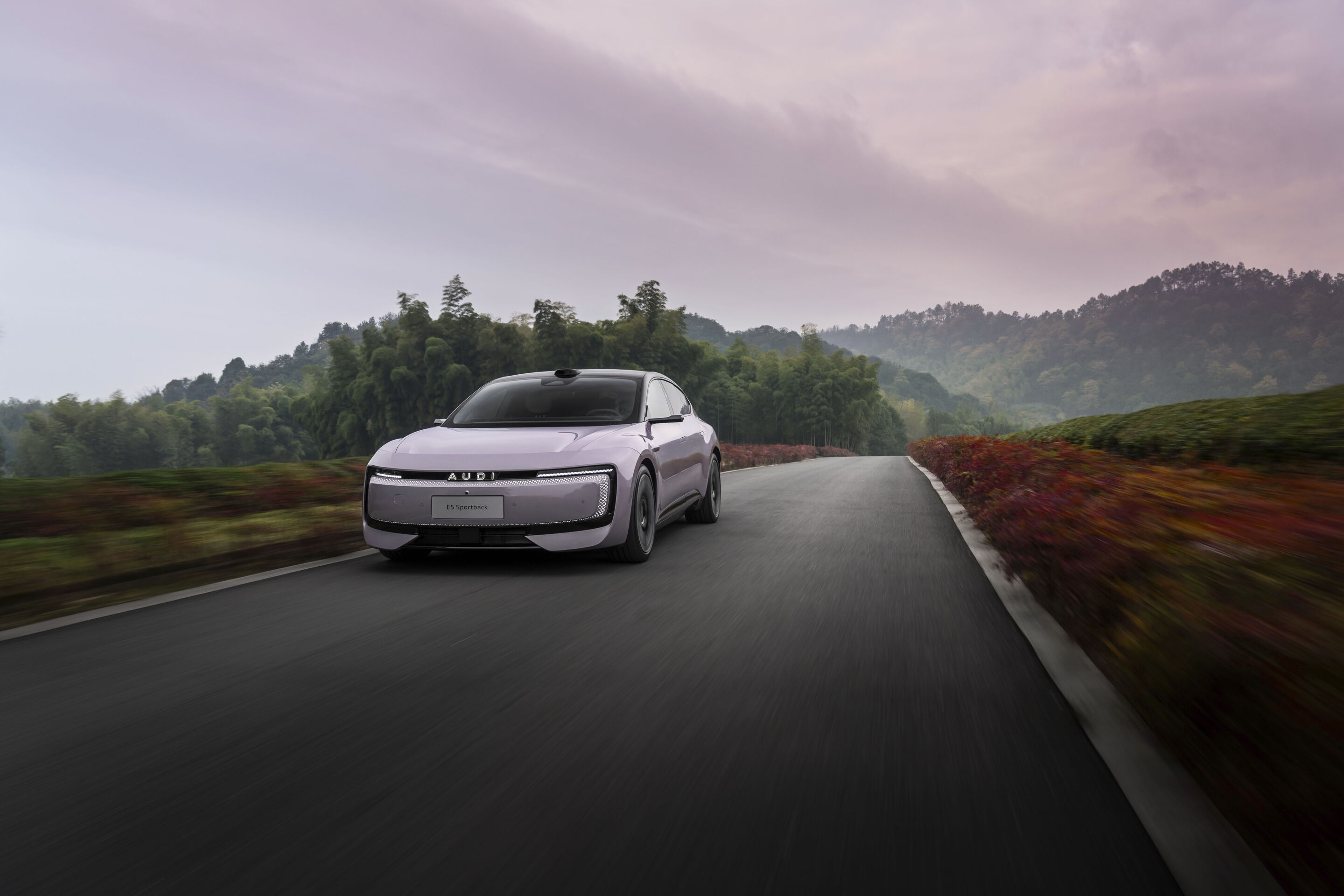 AUDI E5 Sportback - Fahraufnahme
Farbe: Morning Haze