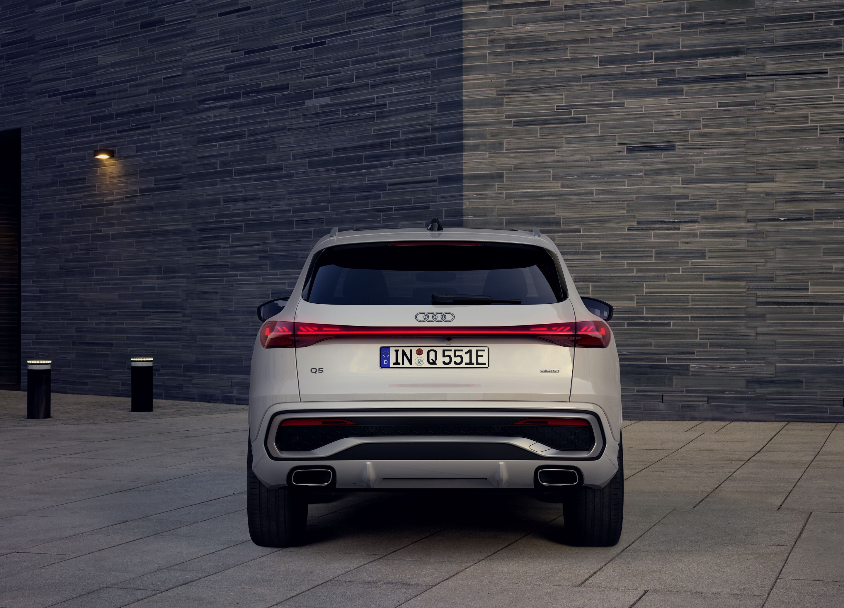 Audi Q5 SUV e-hybrid - Standaufnahme,
Farbe: Gletscherweiß