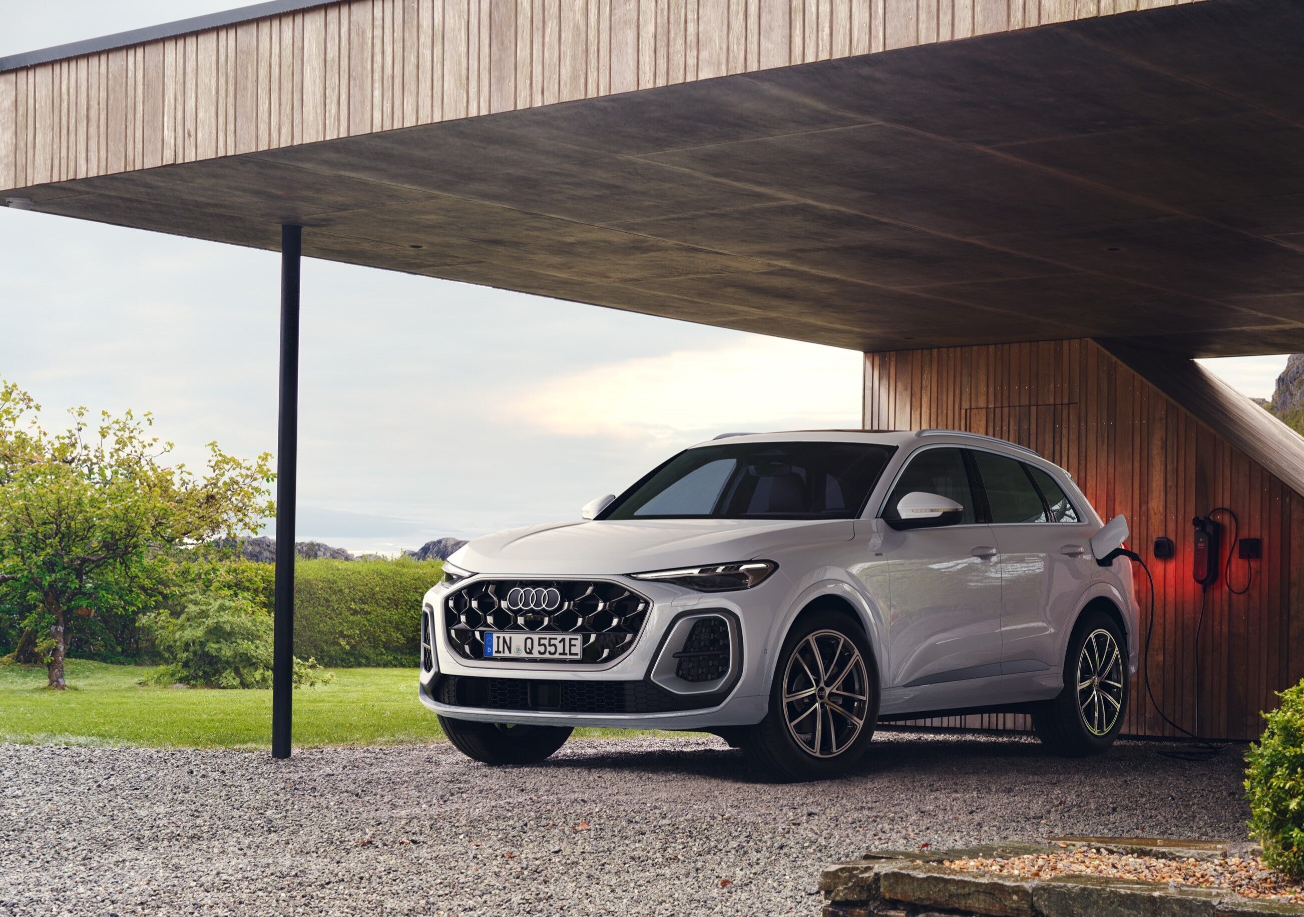 Audi Q5 SUV e-hybrid - Standaufnahme,
Farbe: Gletscherweiß