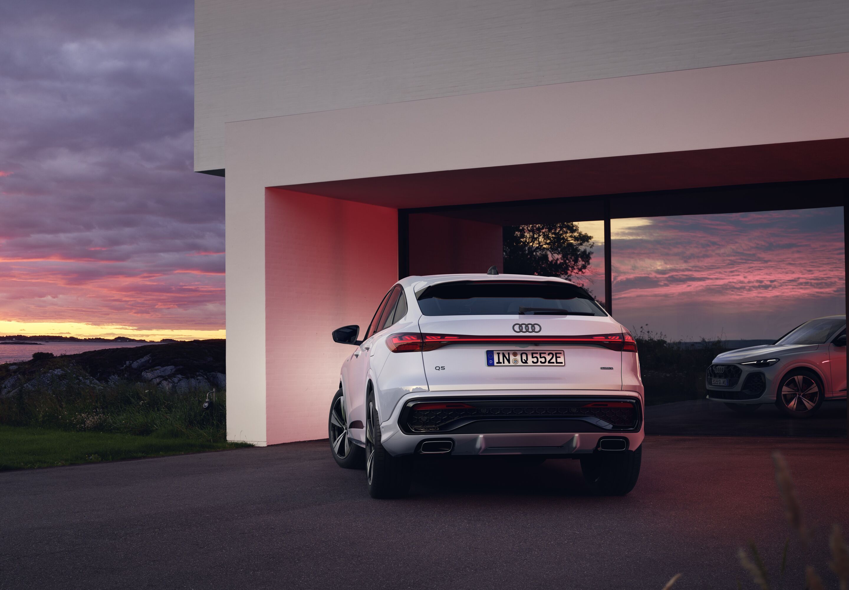 Audi Q5 Sportback e-hybrid - Standaufnahme,
Farbe: Gletscherweiß