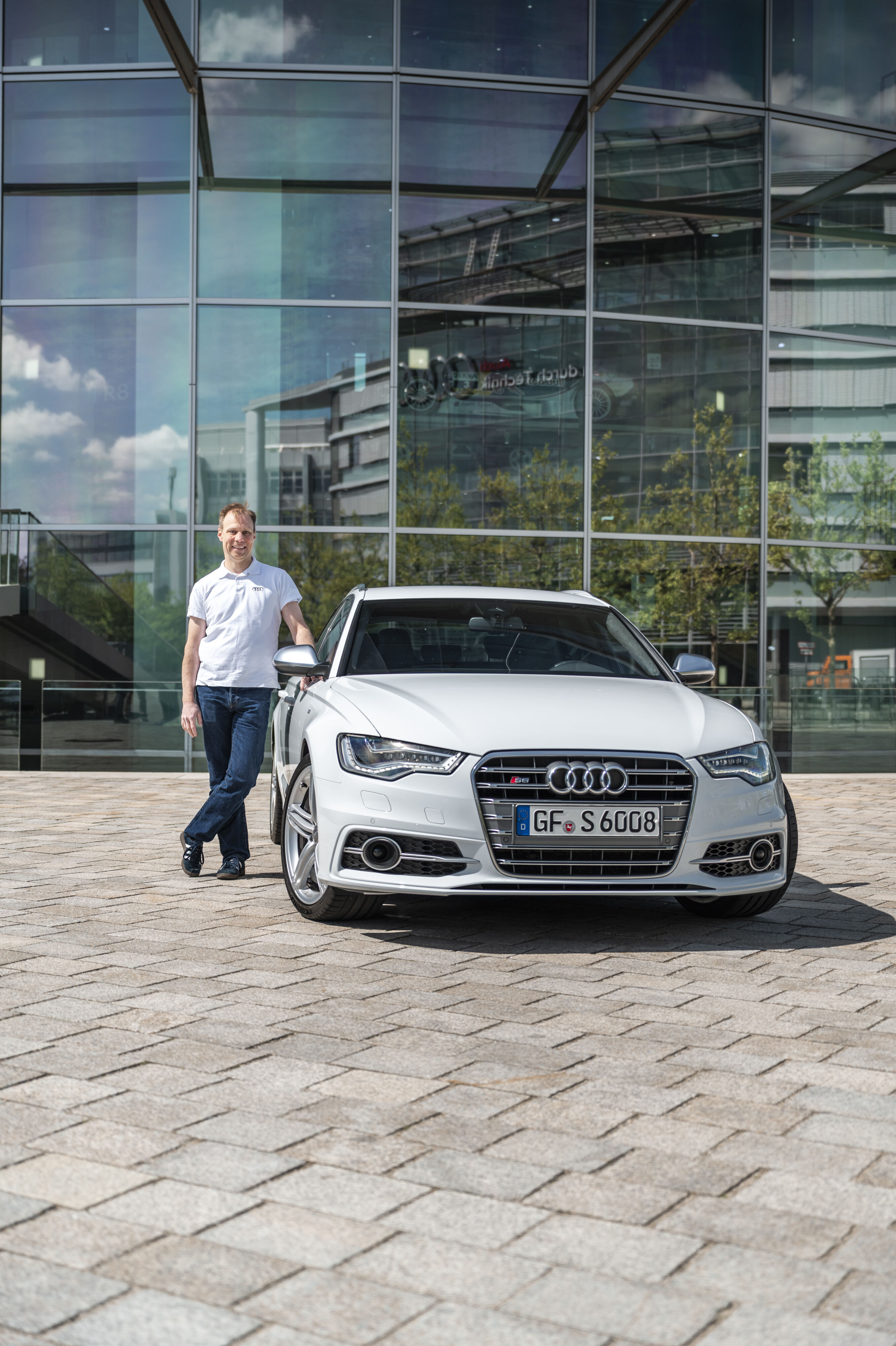 Audi S6 Avant (C7) – V8-Komfort für alle Wege - Seit 2014 begleitet Jens Kühlmeyers S6 (Baujahr 2013) die Familie durch Alltag und Abenteuer. Kraftvoll, stilvoll und vielseitig – vom Kinderwagen bis zur Alpenstraße, immer mit V8-Sound. Das Modell war...