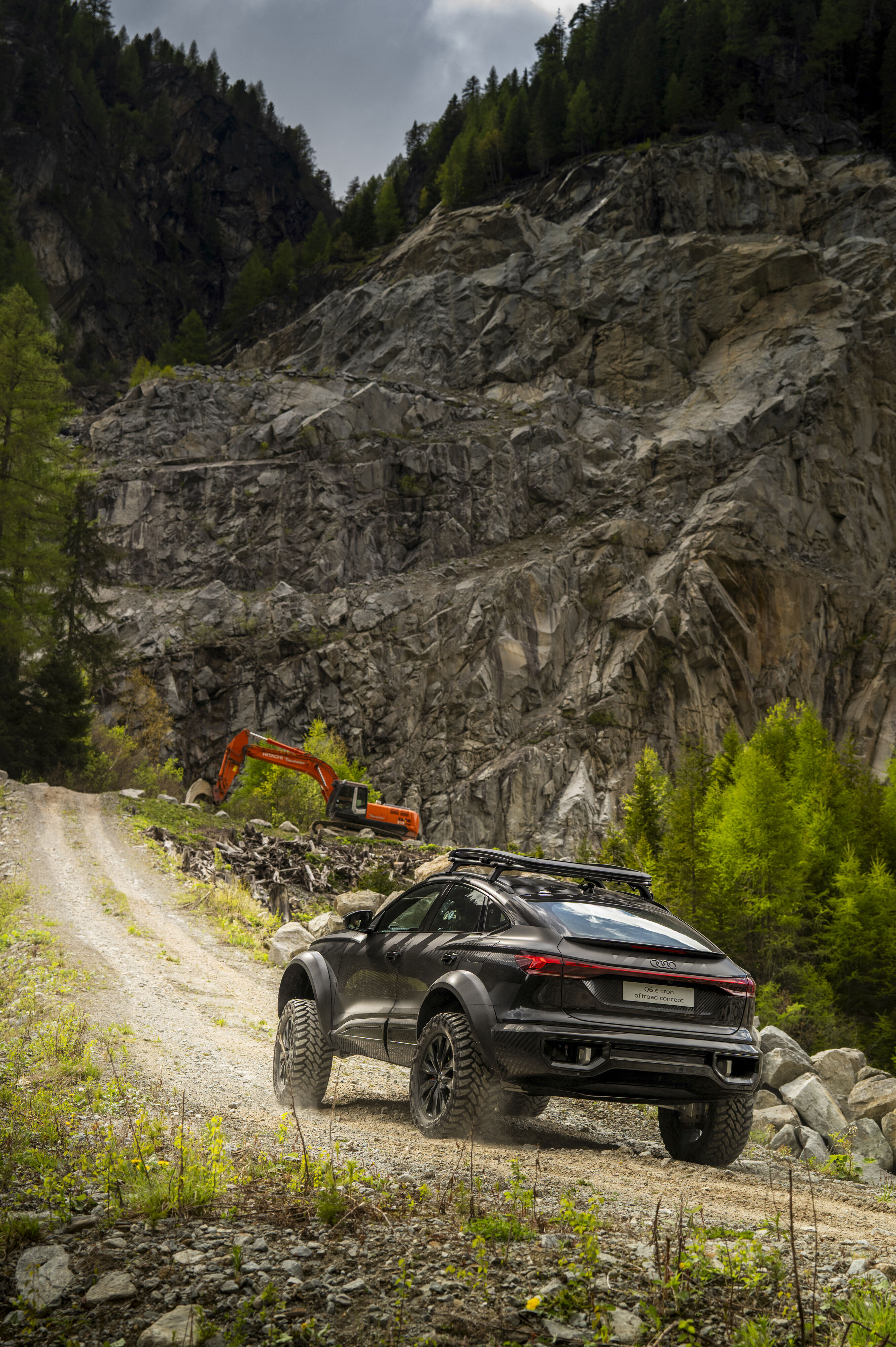 Audi Q6 e-tron offroad concept im Kaunertal - Fahraufnahme im Kaunertal, Österreich
Farbe: Mythosschwarz Metallic, spezielle Folierung