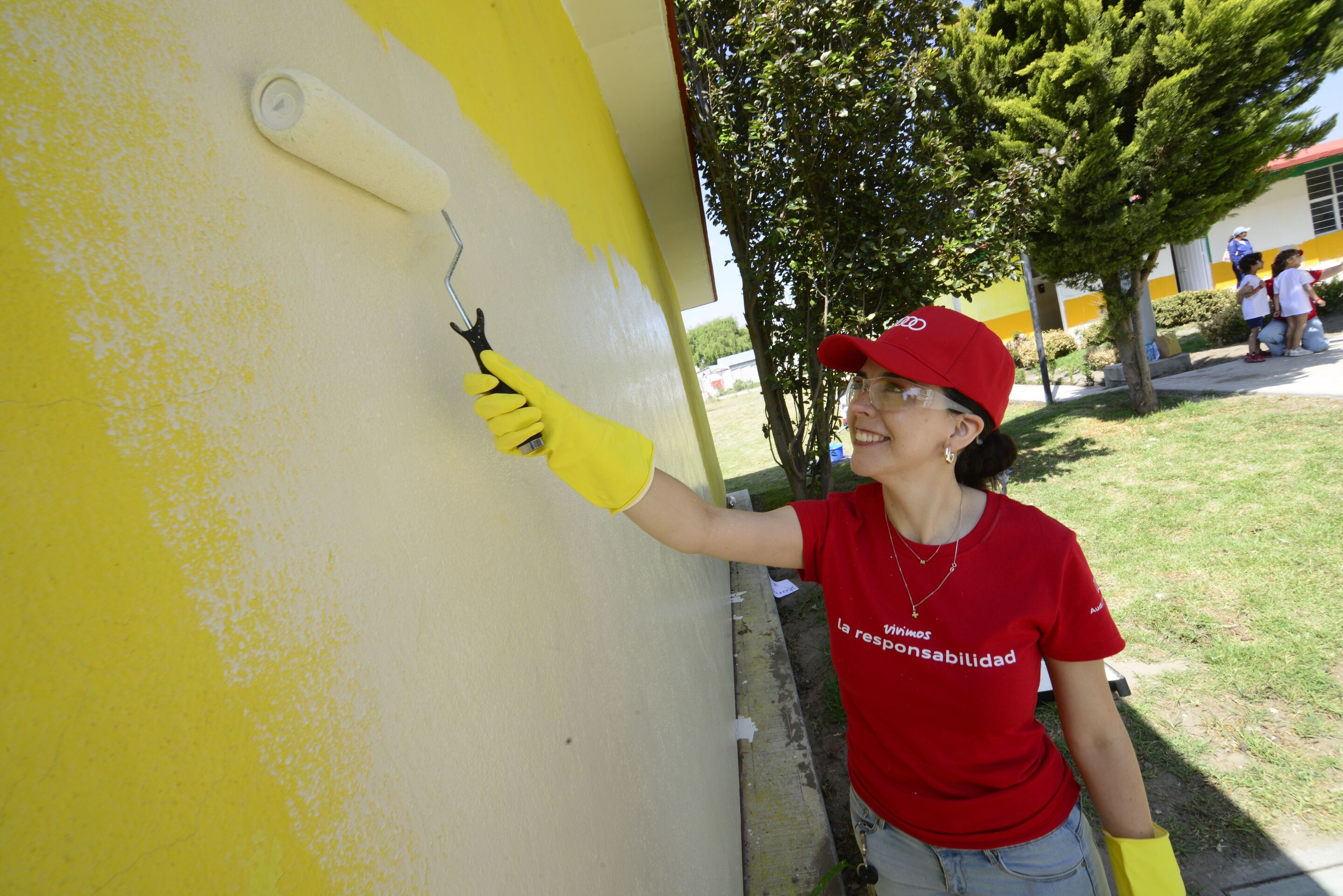 Beschäftigte engagieren sich beim Audi Social Day - Bei Audi México engagieren sich Mitarbeiter in der "Nuevo Vicencio"- Mittelschule in San José Chiapa.