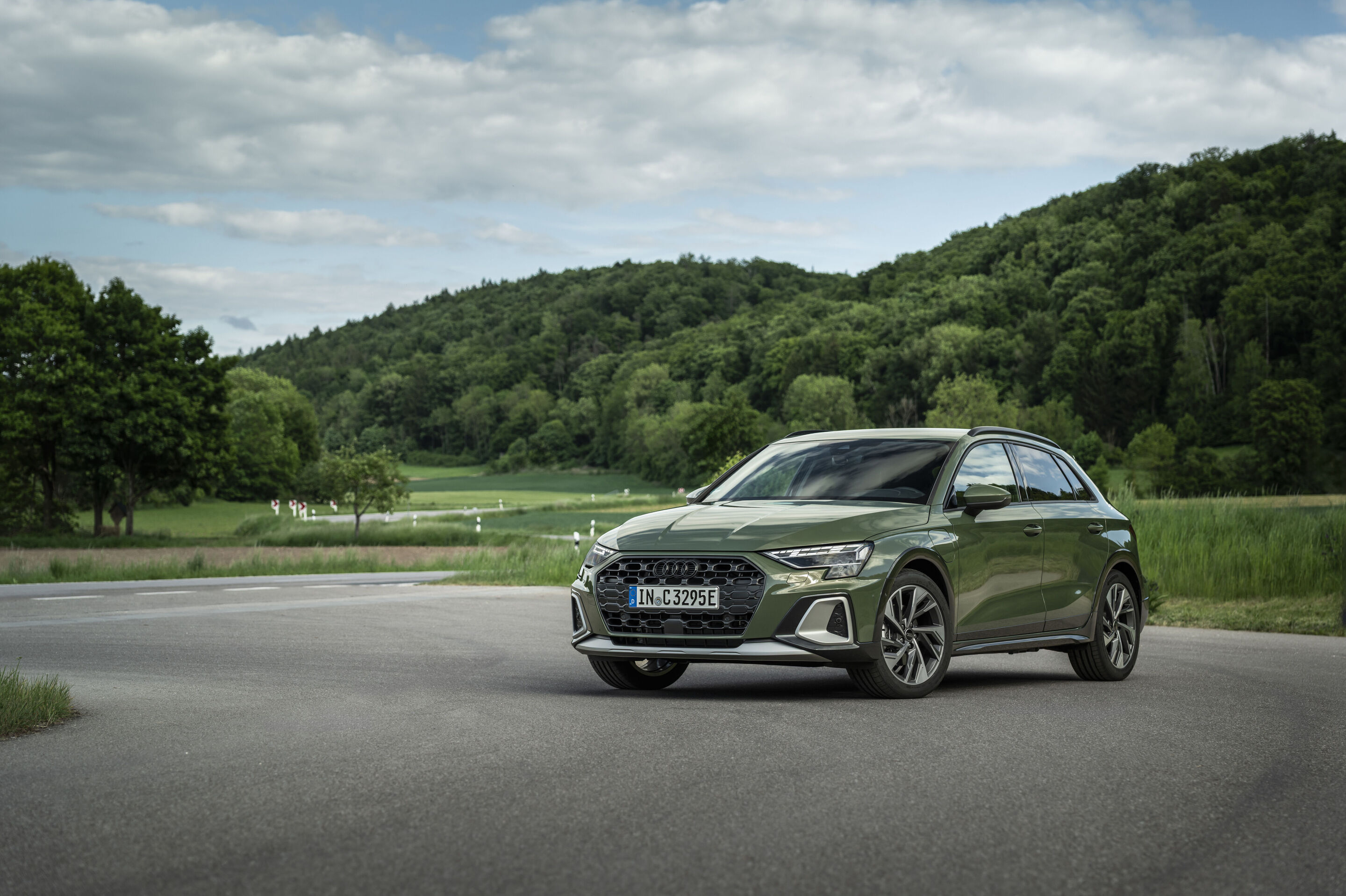 Audi A3 allstreet e-hybrid - Standaufnahme, 
Farbe: Distriktgrün