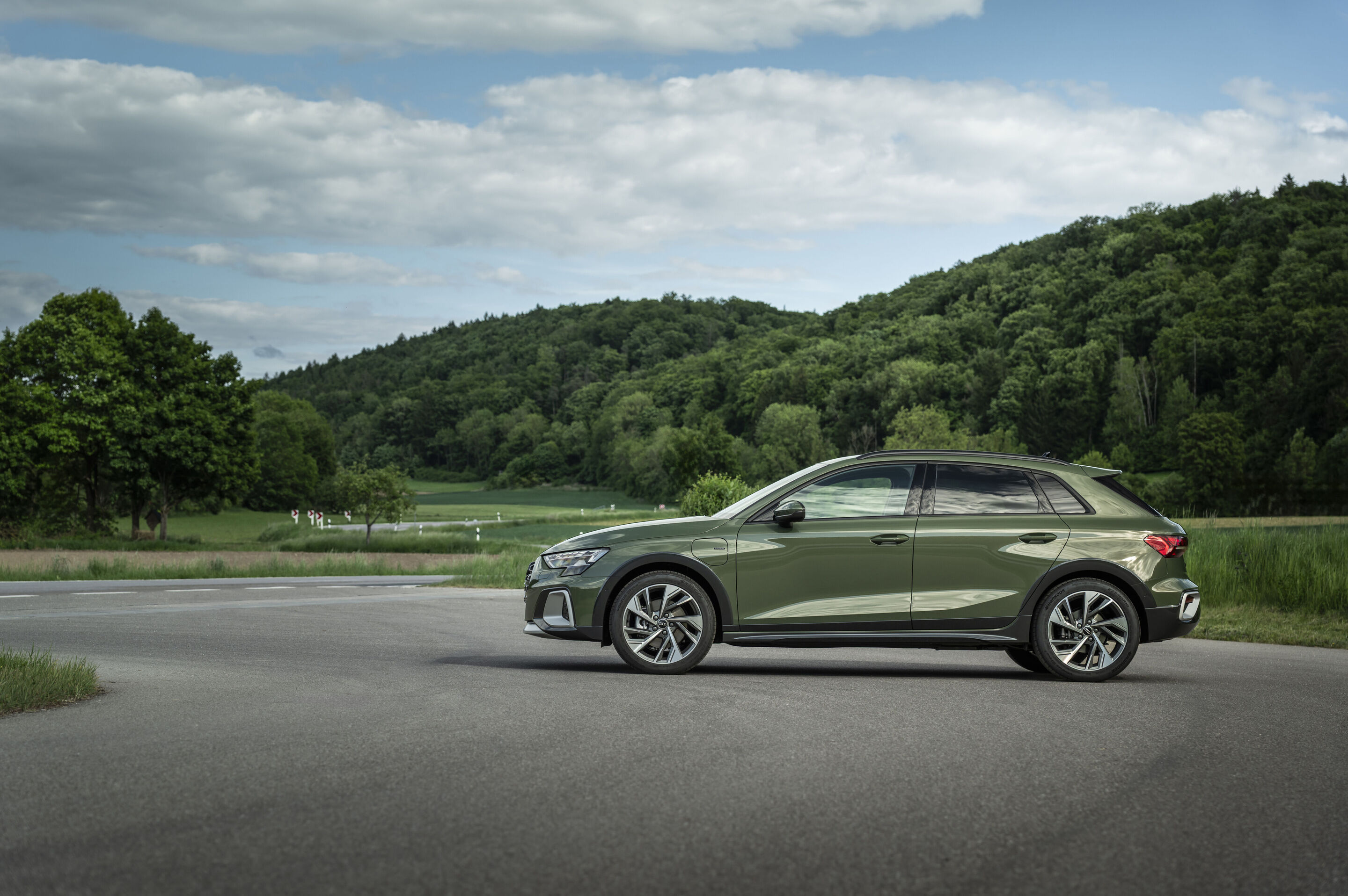 Audi A3 allstreet e-hybrid - Standaufnahme, 
Farbe: Distriktgrün