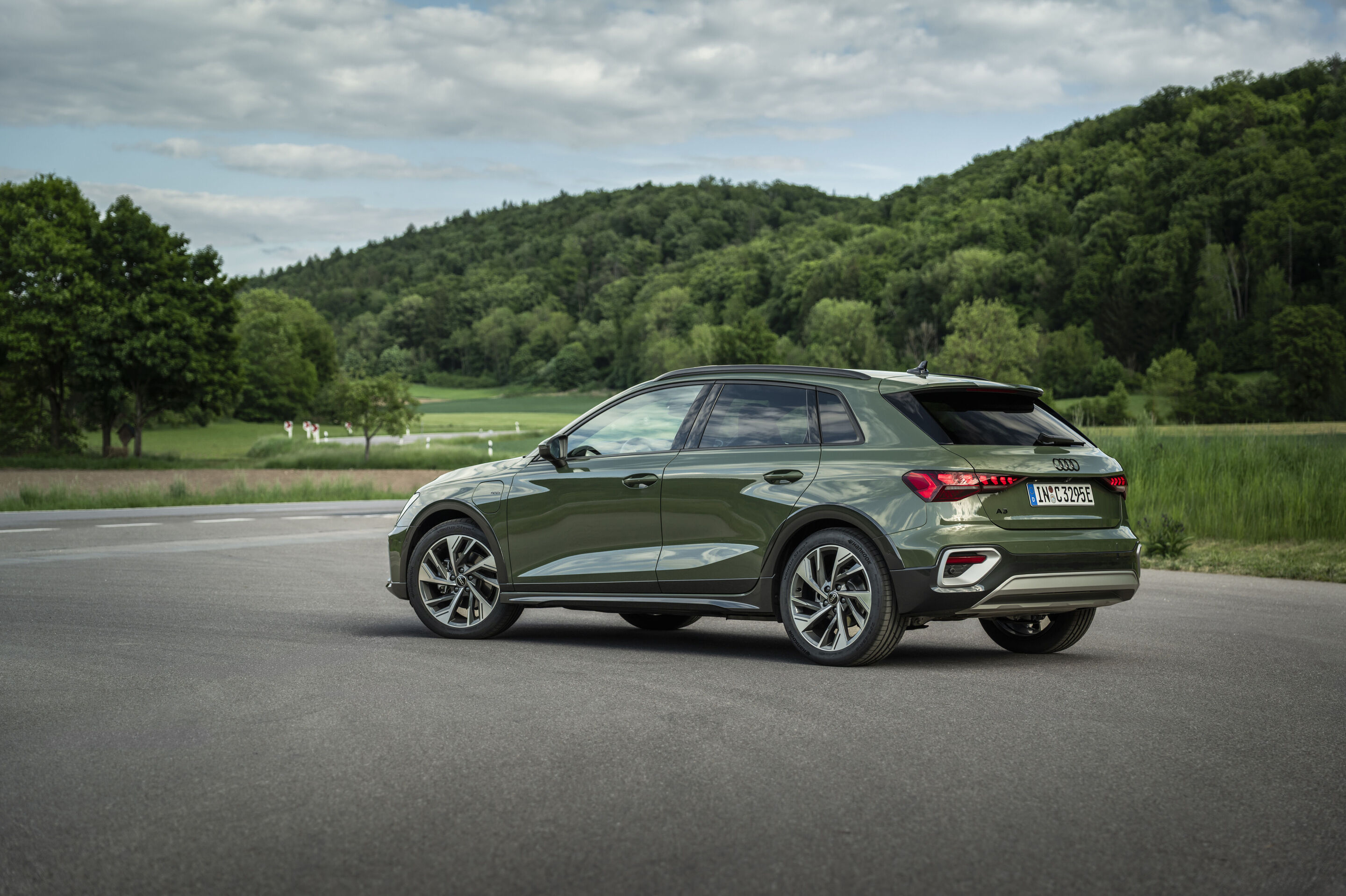 Audi A3 allstreet e-hybrid - Standaufnahme, 
Farbe: Distriktgrün