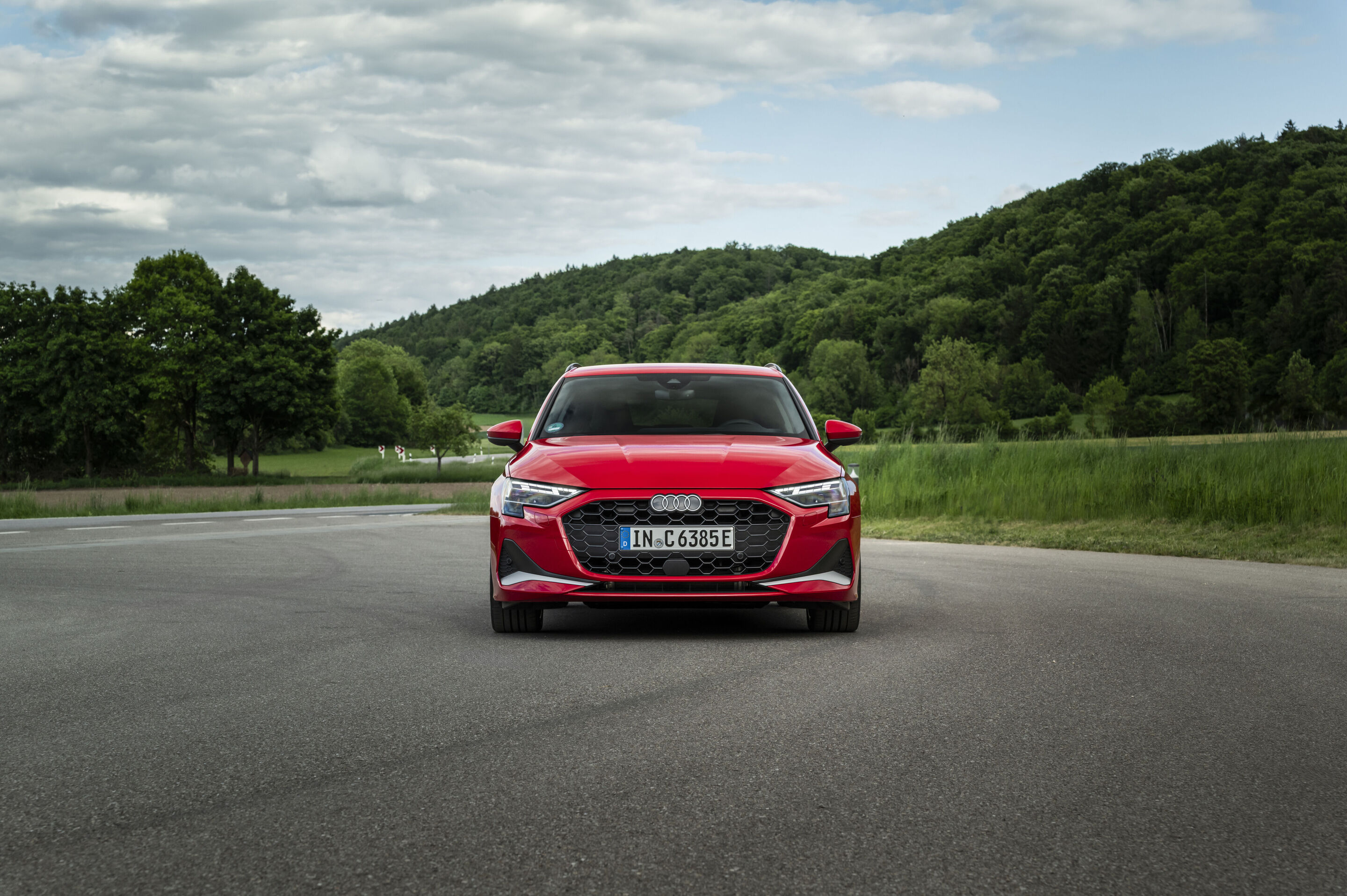Audi A3 Sportback e-hybrid - Standaufnahme,
Farbe: Progressivrot