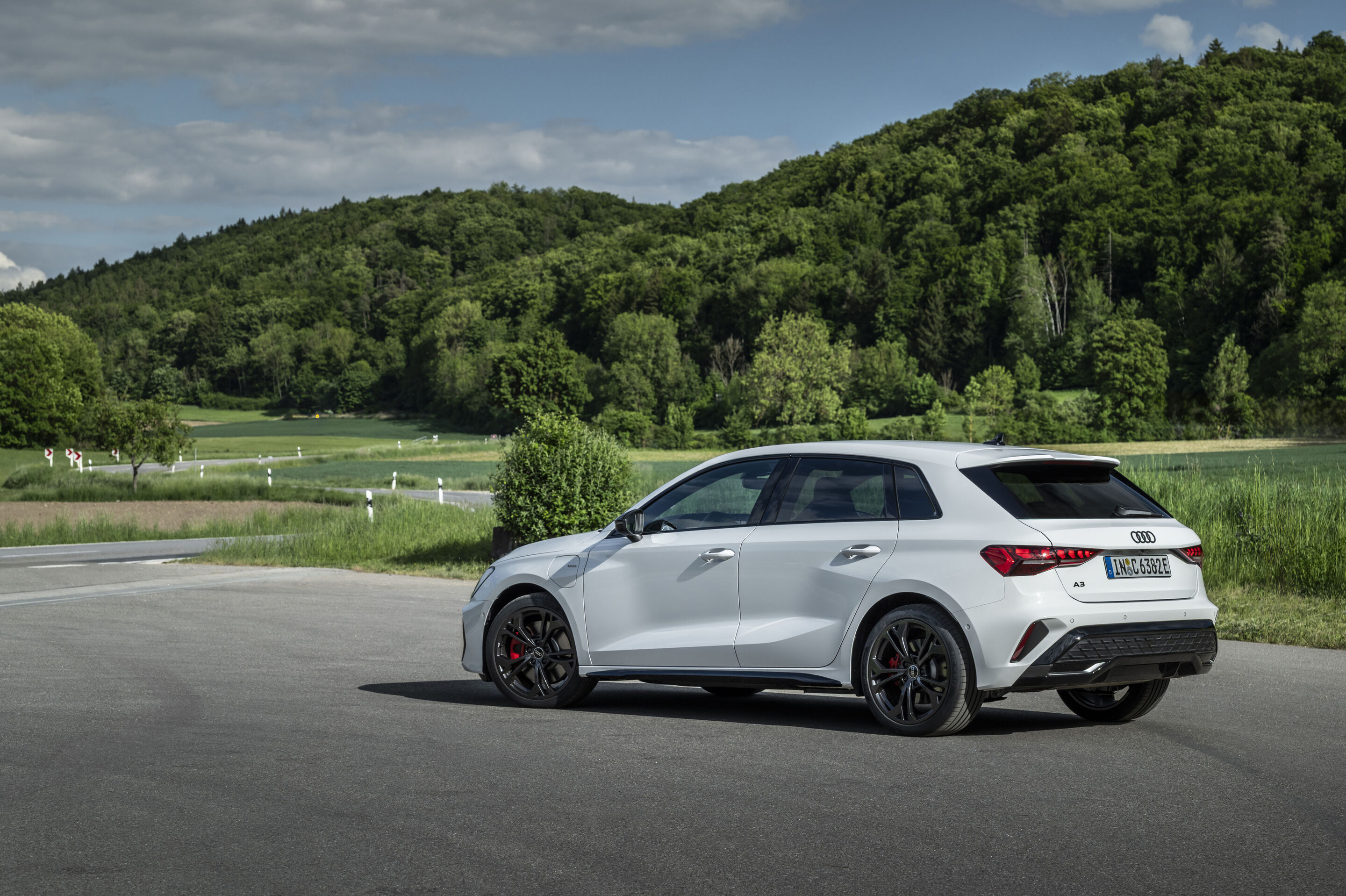 Audi A3 Sportback e-hybrid - Standaufnahme,
Farbe: Arkonaweiß