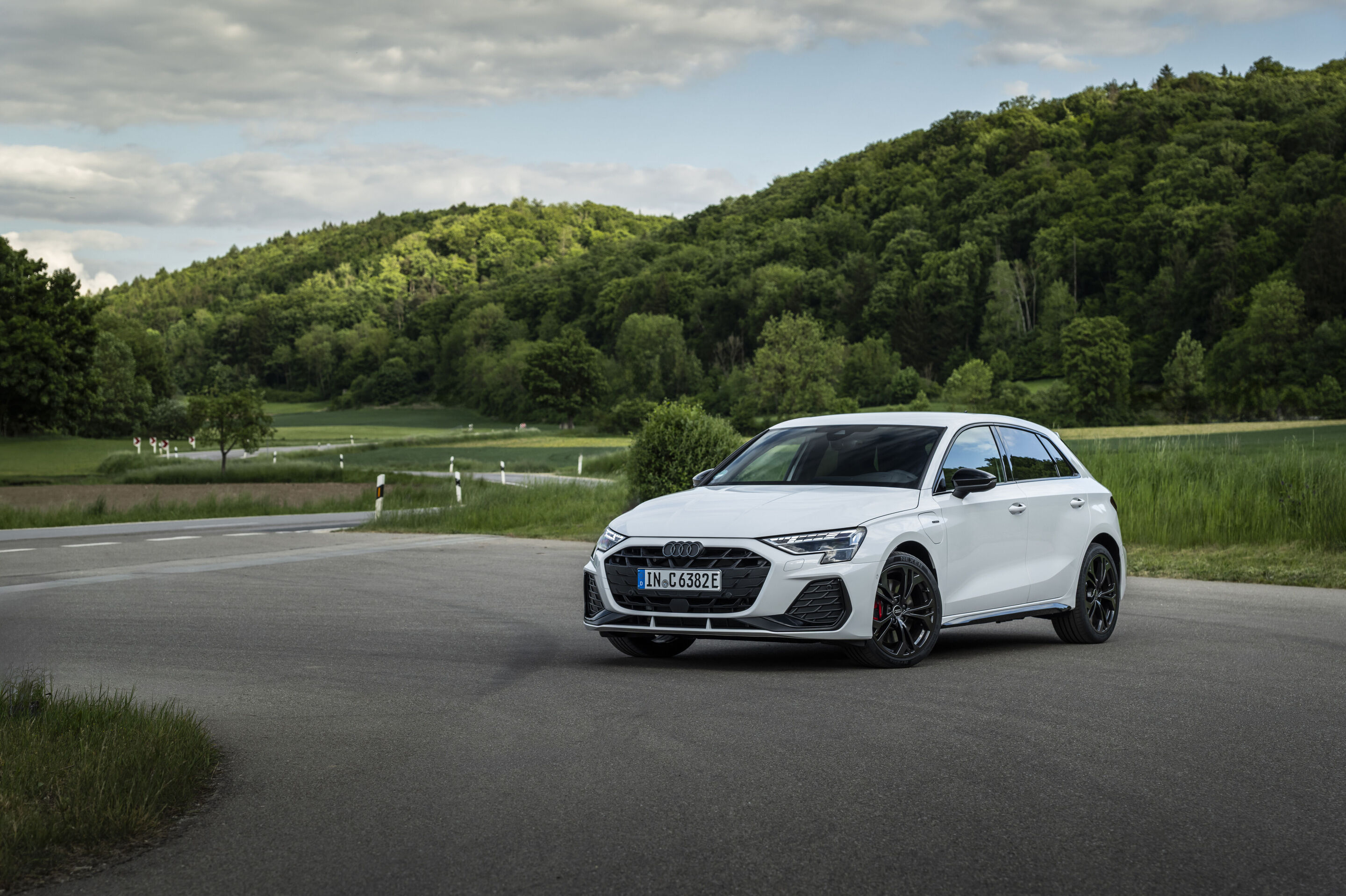 Audi A3 Sportback e-hybrid - Standaufnahme,
Farbe: Arkonaweiß