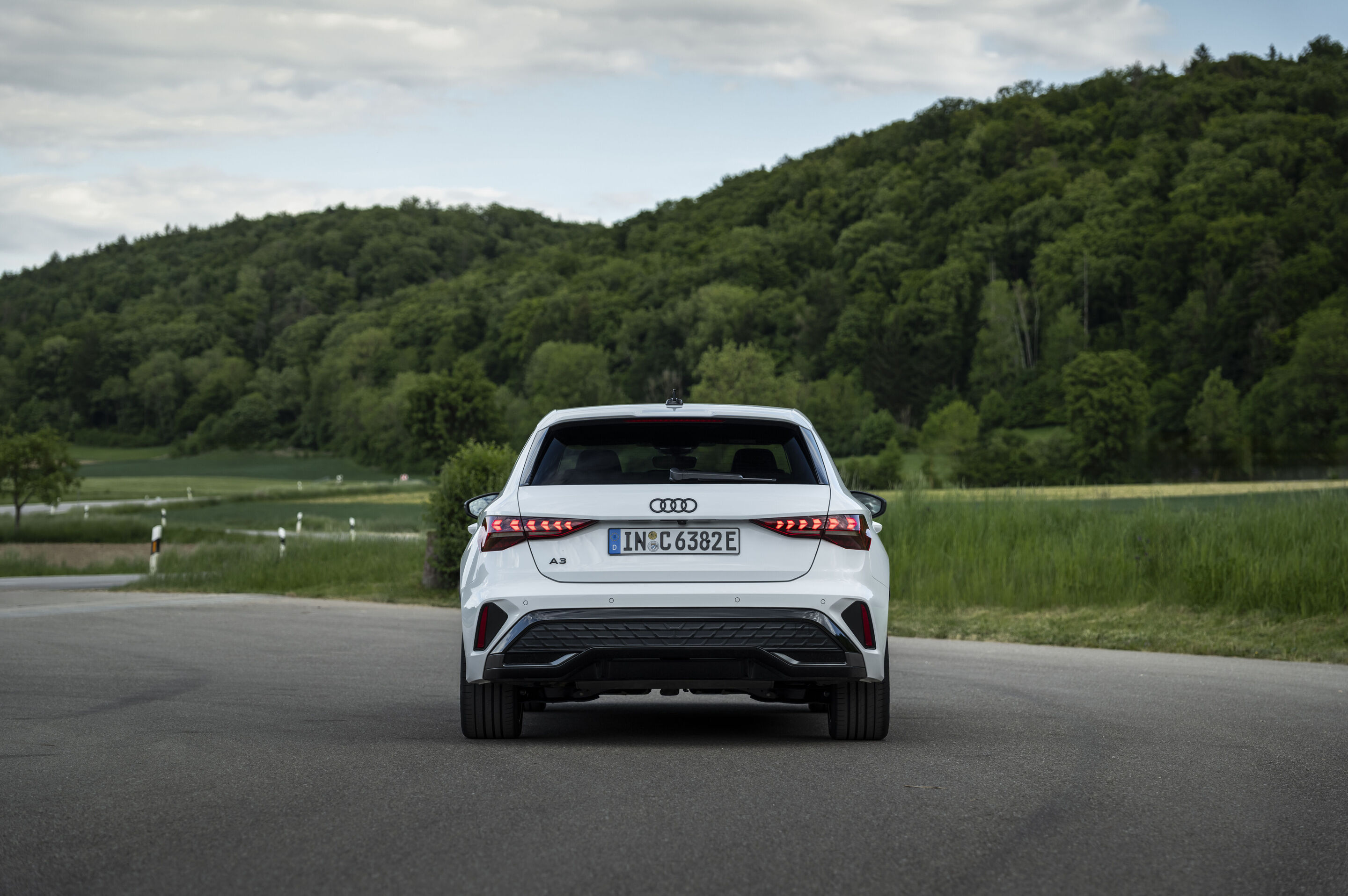 Audi A3 Sportback e-hybrid - Standaufnahme,
Farbe: Arkonaweiß