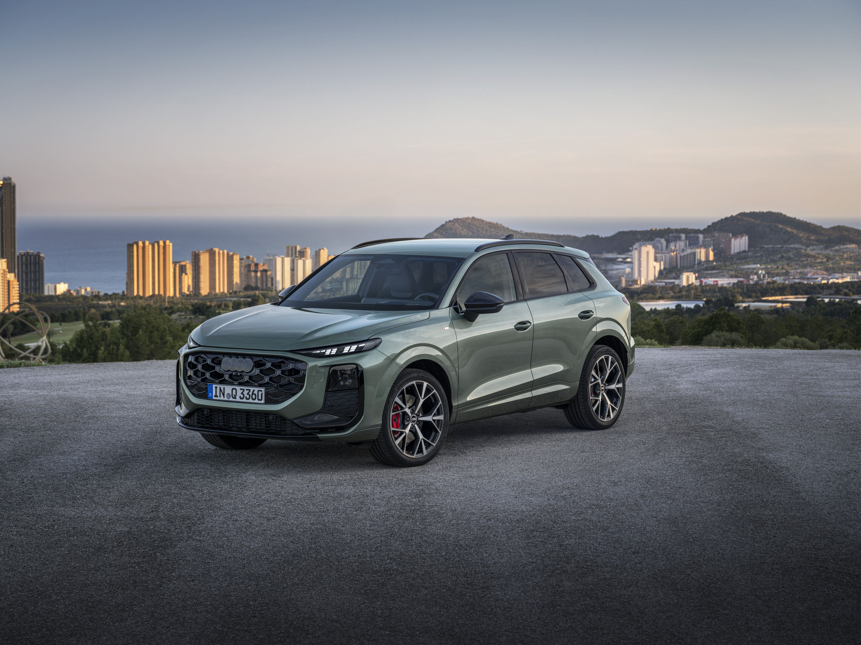 Audi Q3 SUV - Standaufnahme,
Farbe: Salbeigrün