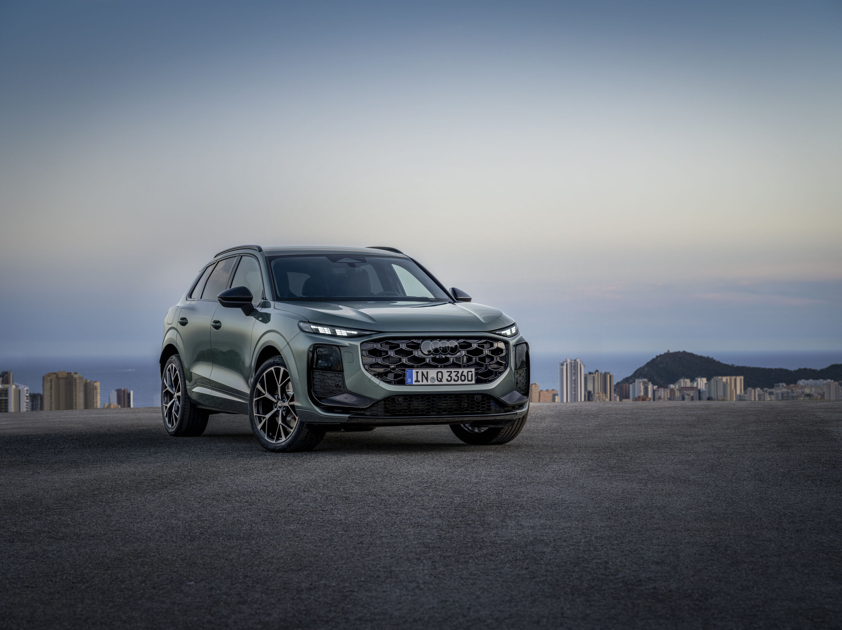 Audi Q3 SUV - Standaufnahme,
Farbe: Salbeigrün