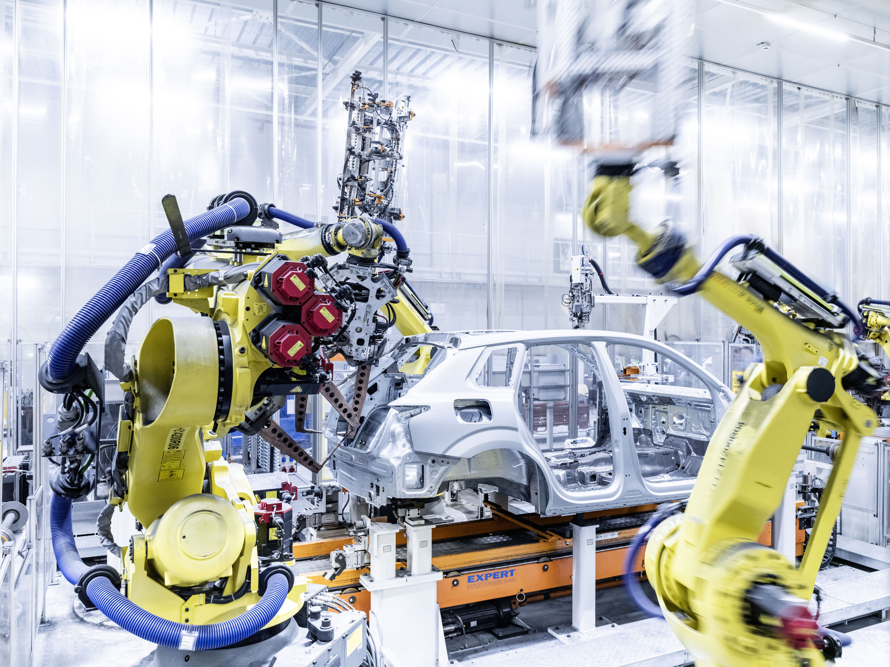 Audi Q3 SUV - The Audi Q3 is manufactured at Audi Hungaria in Győr. In the picture: Body construction of the Audi Q3, side structure