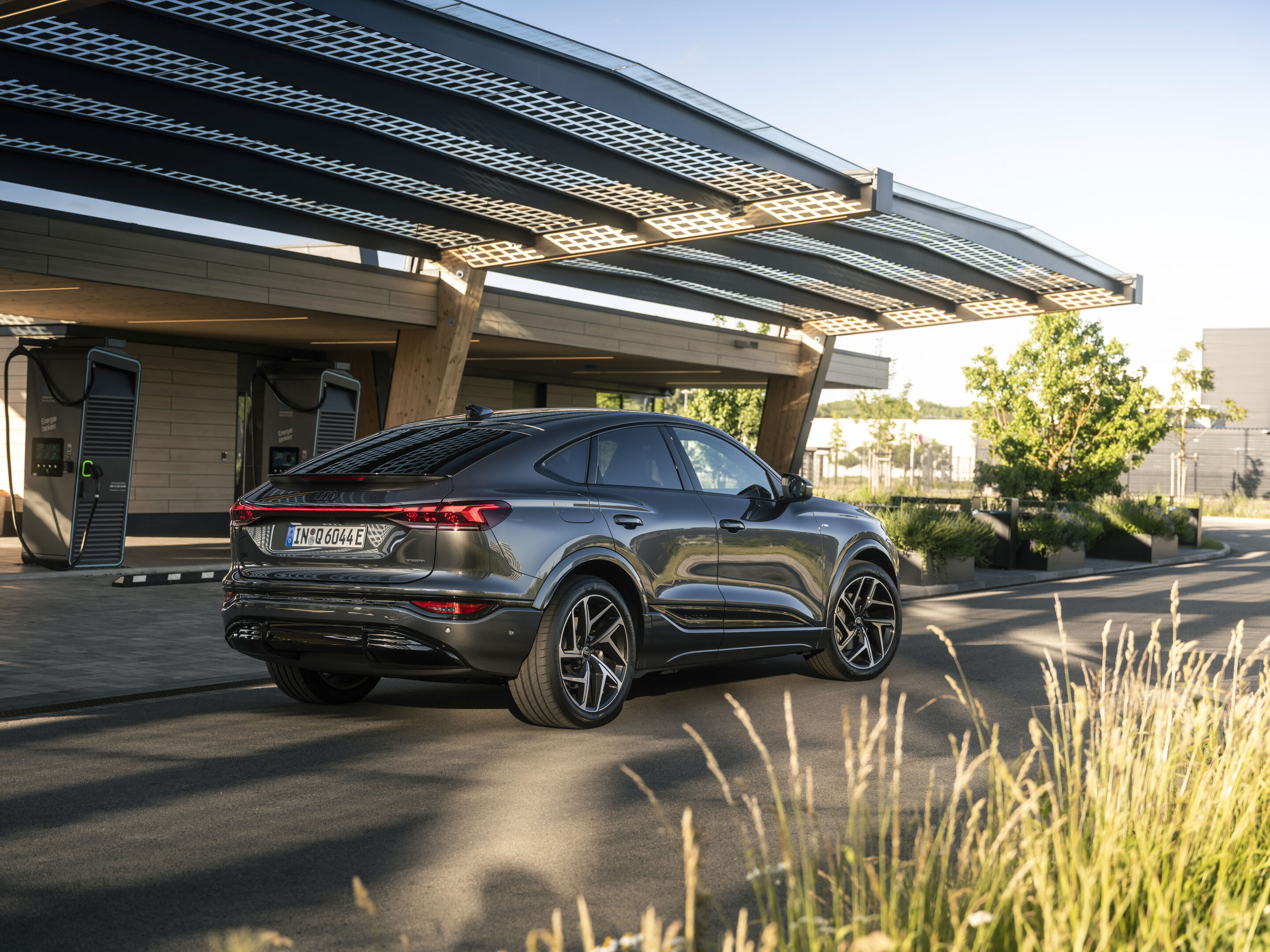 Audi Q6 Sportback e-tron - Standaufnahme,
Farbe: Daytonagrau