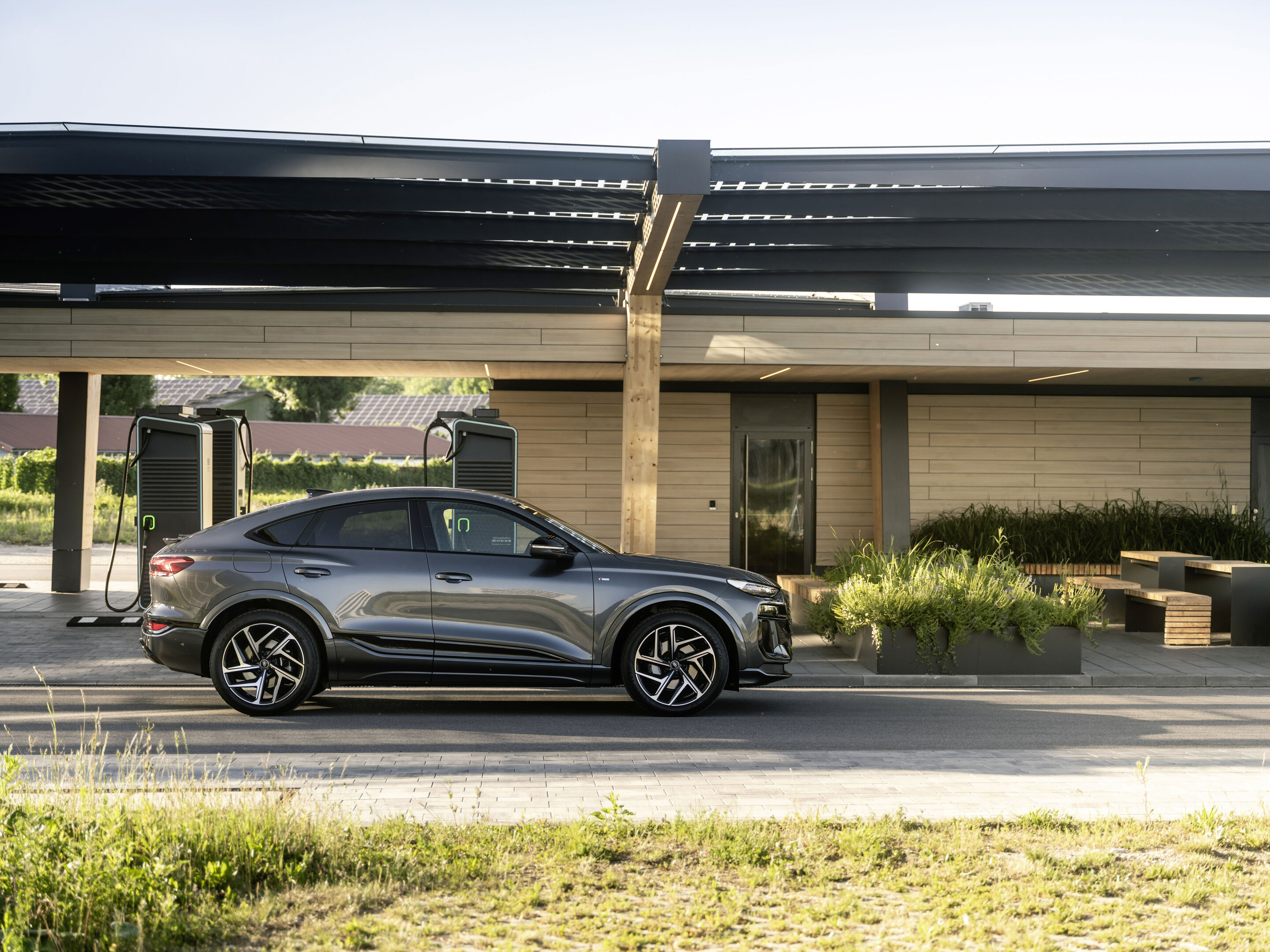 Audi Q6 Sportback e-tron - Standaufnahme,
Farbe: Daytonagrau