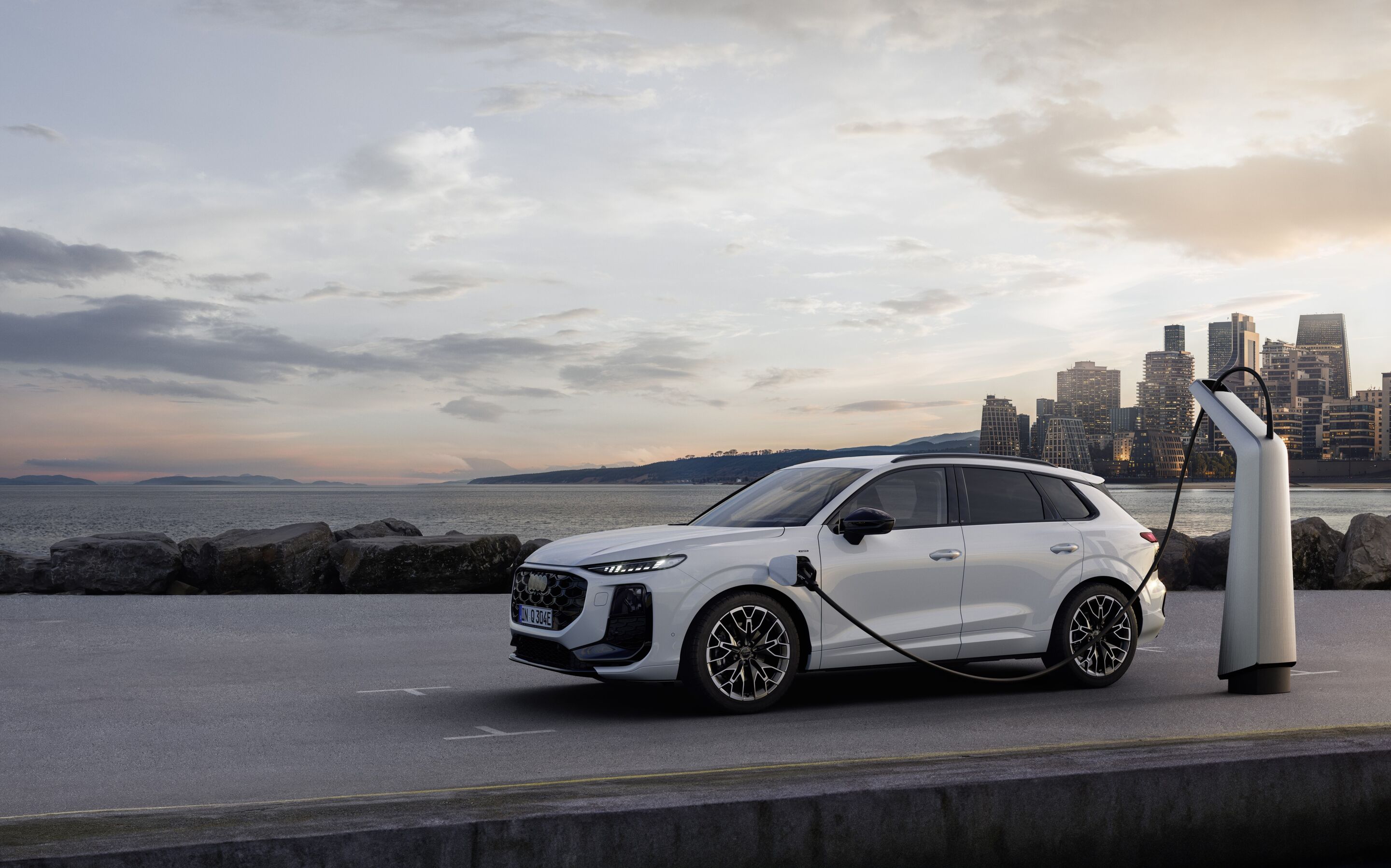 Audi Q3 SUV e-hybrid - Standaufnahme,
Farbe: Gletscherweiß