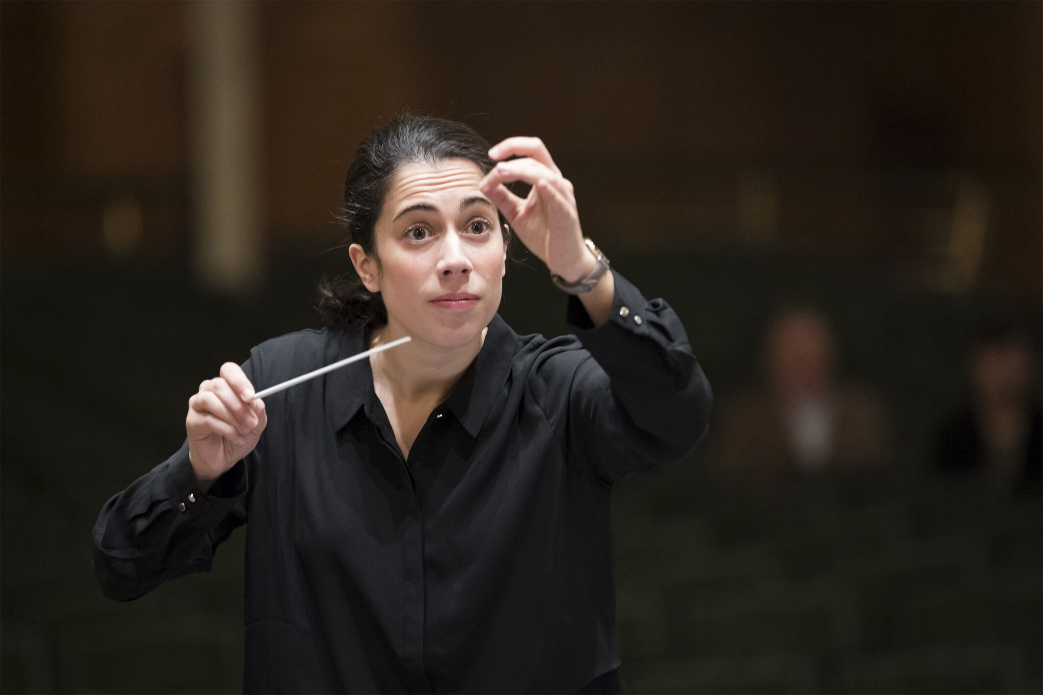 Audi Sommerkonzerte 2025 - Frauenpower für das Eröffnungskonzert: Dirigentin Marie Jacquot bei der Generalprobe mit dem Deutschen Symphonie-Orchester Berlin.