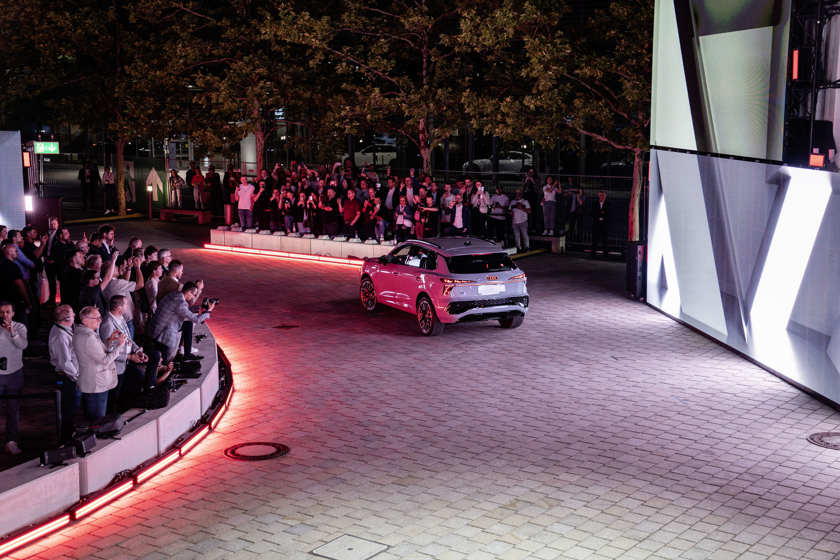 Global Reveal des Audi Q3 - Im Rahmen des Global Reveal am Audi Forum Ingolstadt präsentierte die Marke mit den vier Ringen den neuen Audi Q3 zum ersten Mal der Öffentlichkeit.