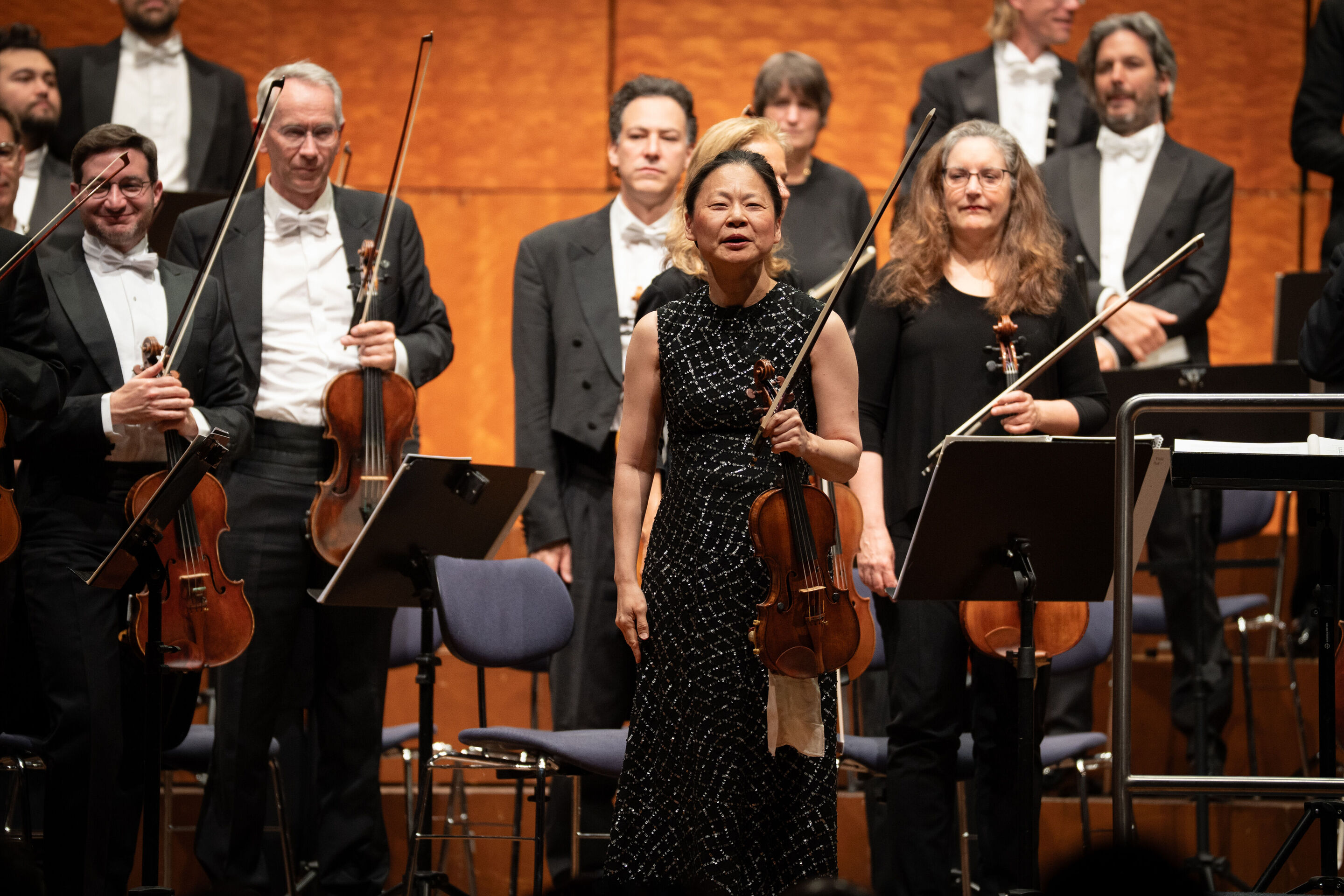 Eröffnungskonzert mit dem Deutschen Symphonie-Orchester Berlin - Beim Eröffnungskonzert der Audi Sommerkonzerte steht Geigerin Midori im Vordergrund der Festsaalbühne im Stadttheather Ingolstadt; im Hintergrund sind Musizierende des Deutschen Symphonie-Orchesters...