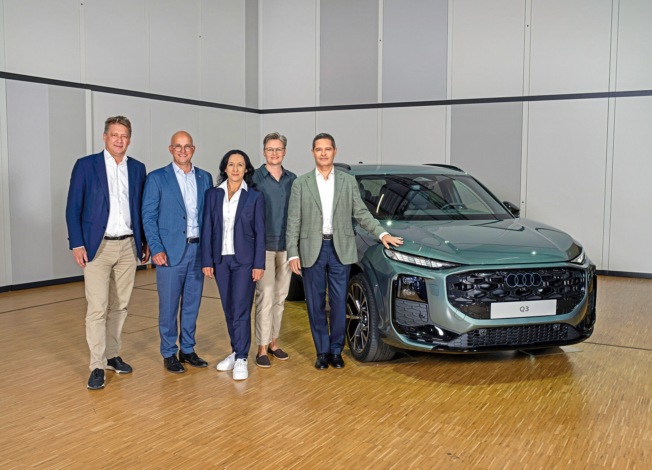 Betriebsversammlung Ingolstadt: „US-Werk darf nicht zu Lasten der Audi Heimatstandorte gehen.“ - Gernot Döllner, Vorstandsvorsitzender der AUDI AG, Jörg Schlagbauer, Gesamtbetriebsratsvorsitzender Audi, Rita Beck, stellvertretende Betriebsratsvorsitzende...