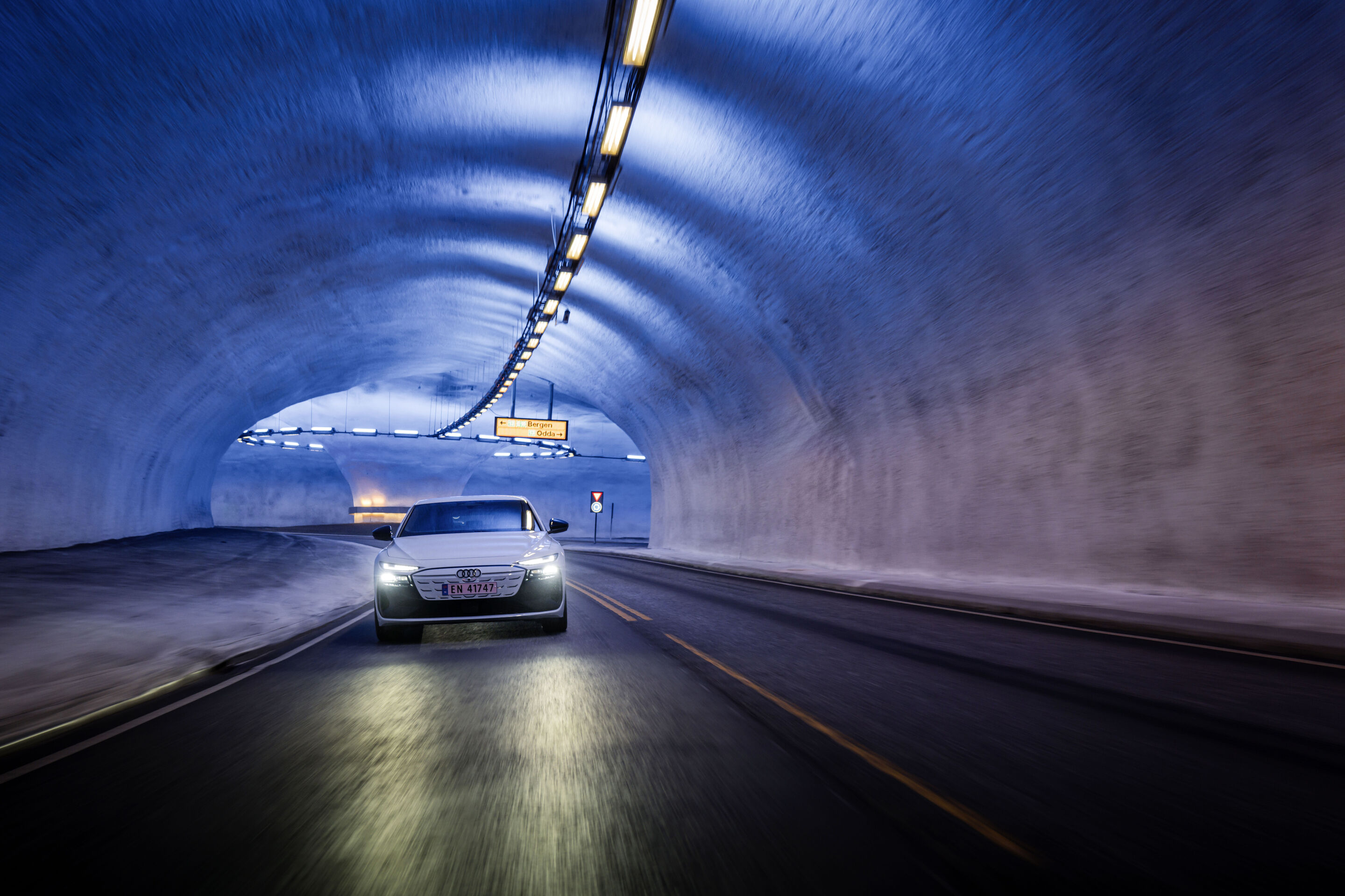 All charged up: from Copenhagen to Bergen in the A6 e-tron - An Audi A6 Sportback e-tron in Glacier white metallic drives through the Vallavik Tunnel in Norway, which is more than seven kilometers long.
J1211361.jpg
