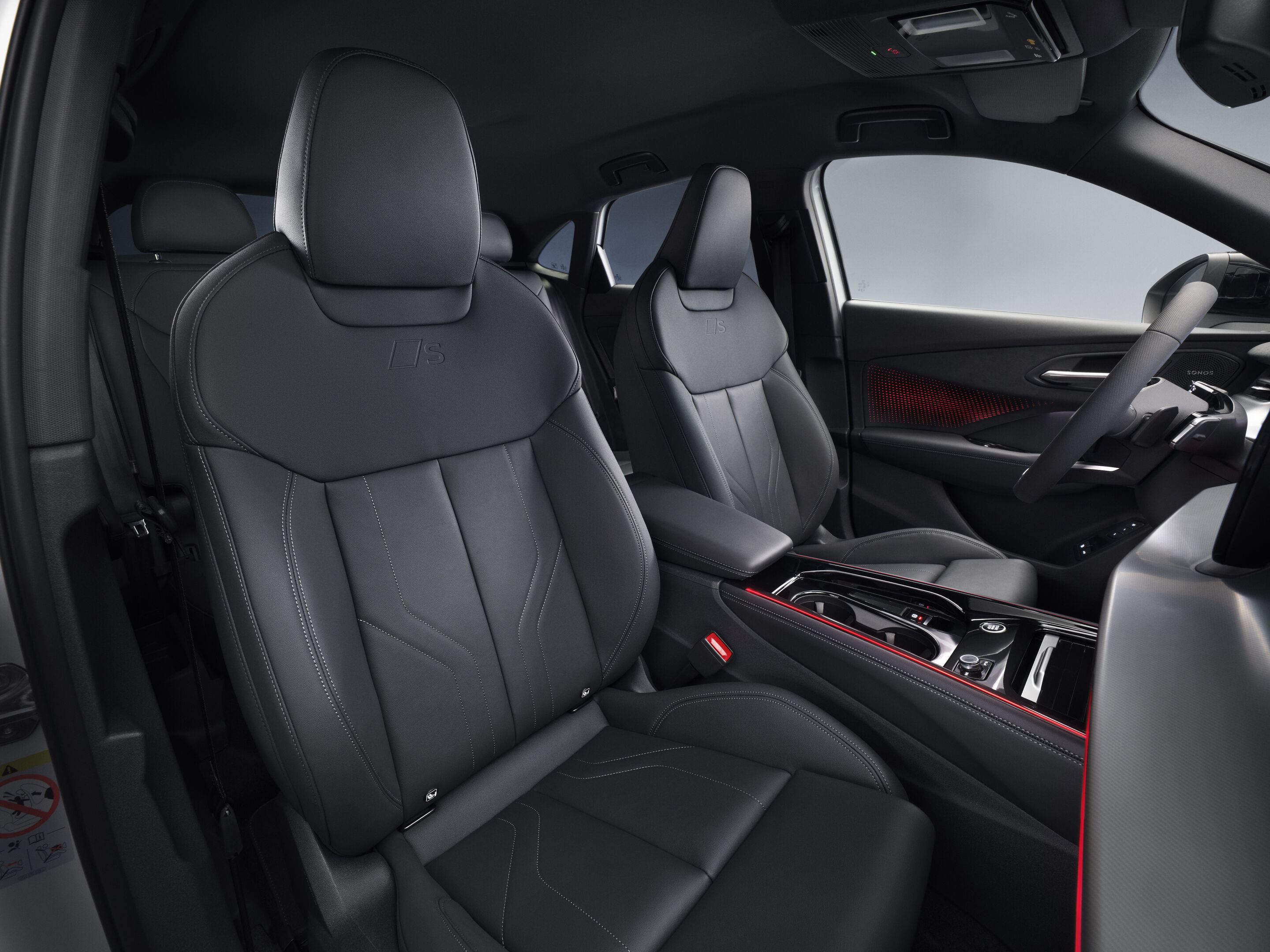 Audi Q3 Sportback e-hybrid - Glacier white metallic, static studio shot, interior, detail view front seats