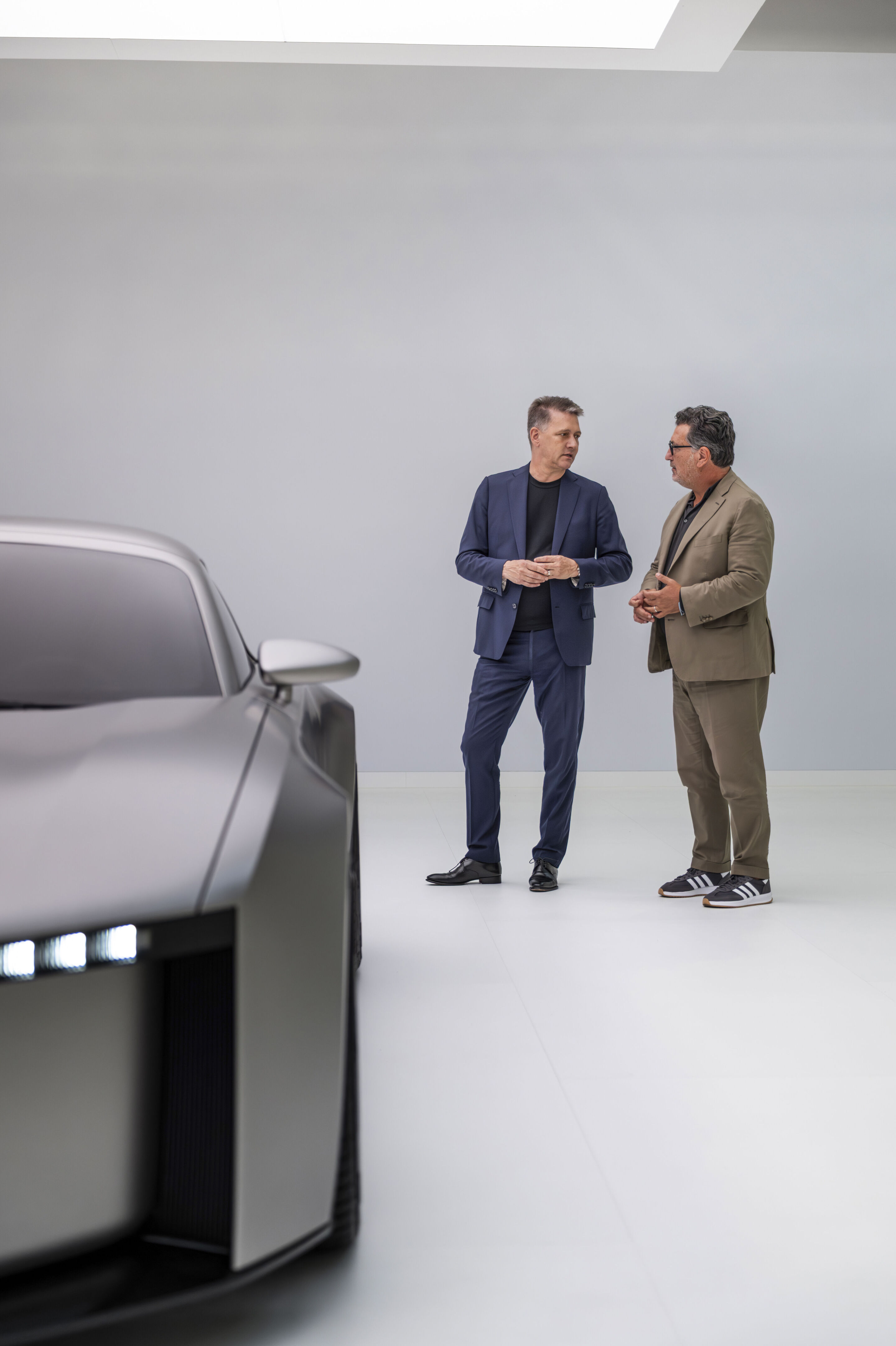 Audi Concept C - Audi CEO Gernot Döllner (links) und Chief Creative Officer Massimo Frascella (rechts) am Audi Concept C