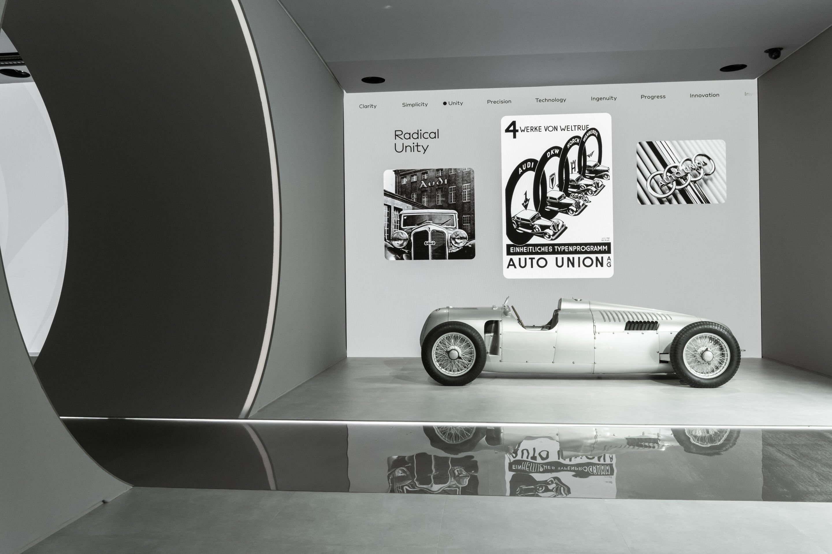 Audi auf der IAA Mobility - Auf dem Open Space am Wittelsbacherplatz in München präsentiert Audi auch seine Vergangenheit – hier der Auto Union Typ C.