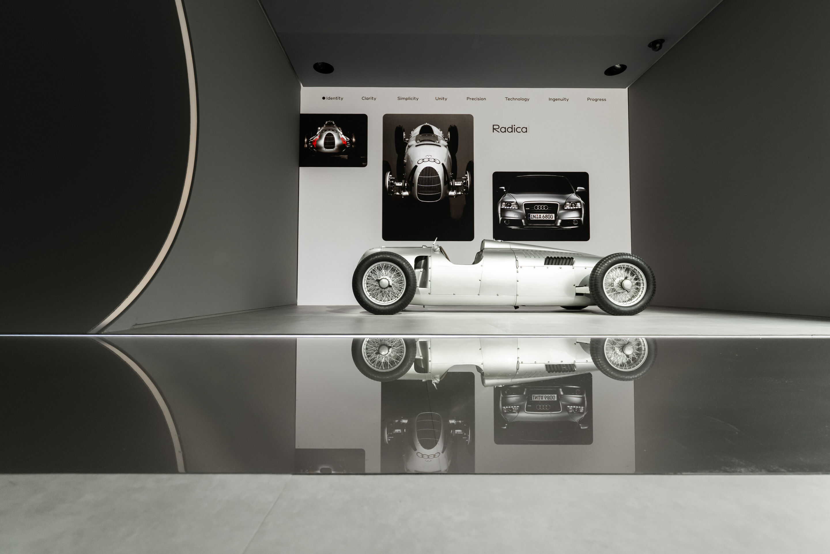 Audi auf der IAA Mobility - Auf dem Open Space am Wittelsbacherplatz in München präsentiert Audi auch seine Vergangenheit – hier der Auto Union Typ C.