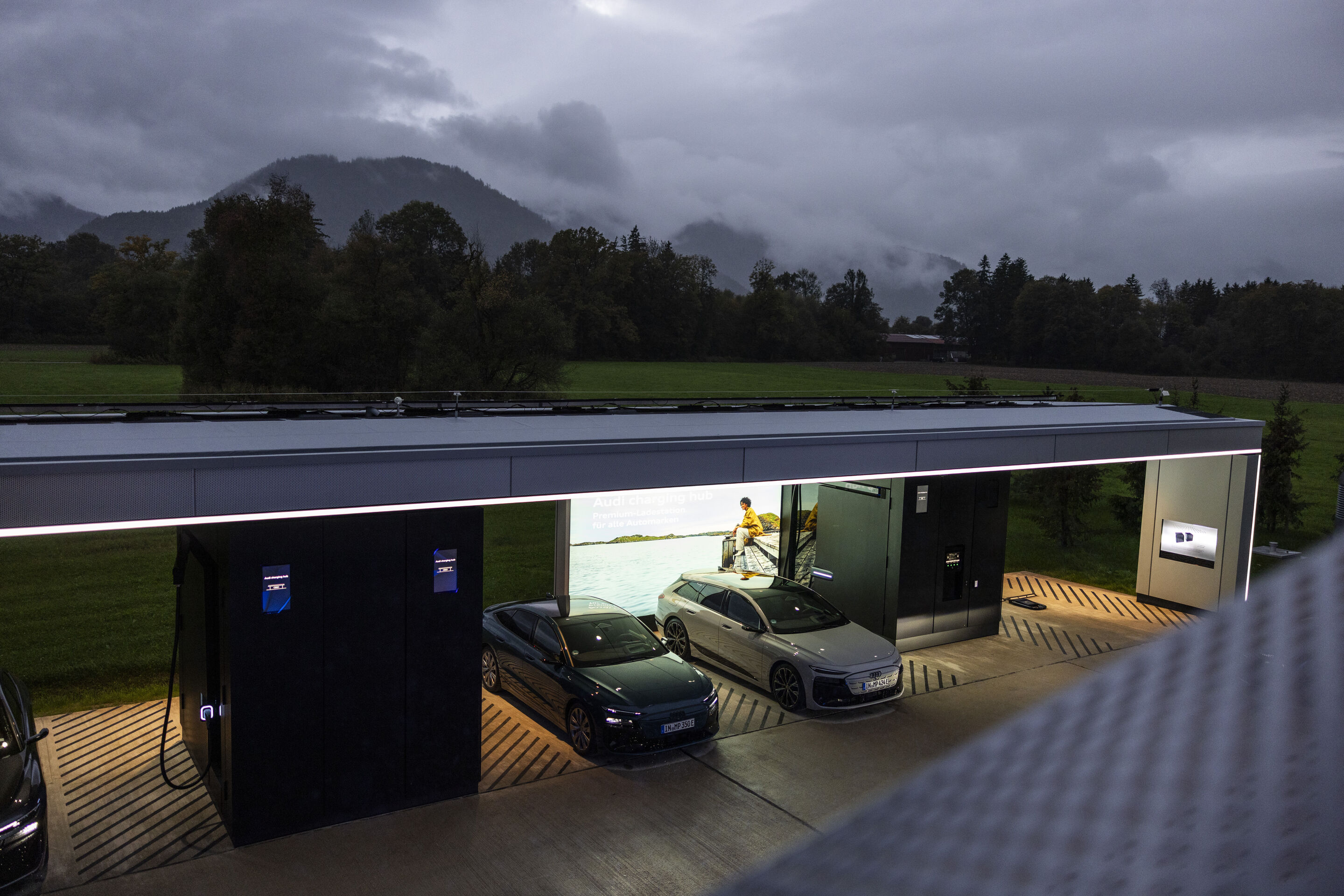 Opening of the Audi Charging Hub in Kiefersfelden - Fast charging with a view of the Alps: The new Audi charging hub in Kiefersfelden is located directly on the A93, the main connection between Munich, Innsbruck and Italy.
