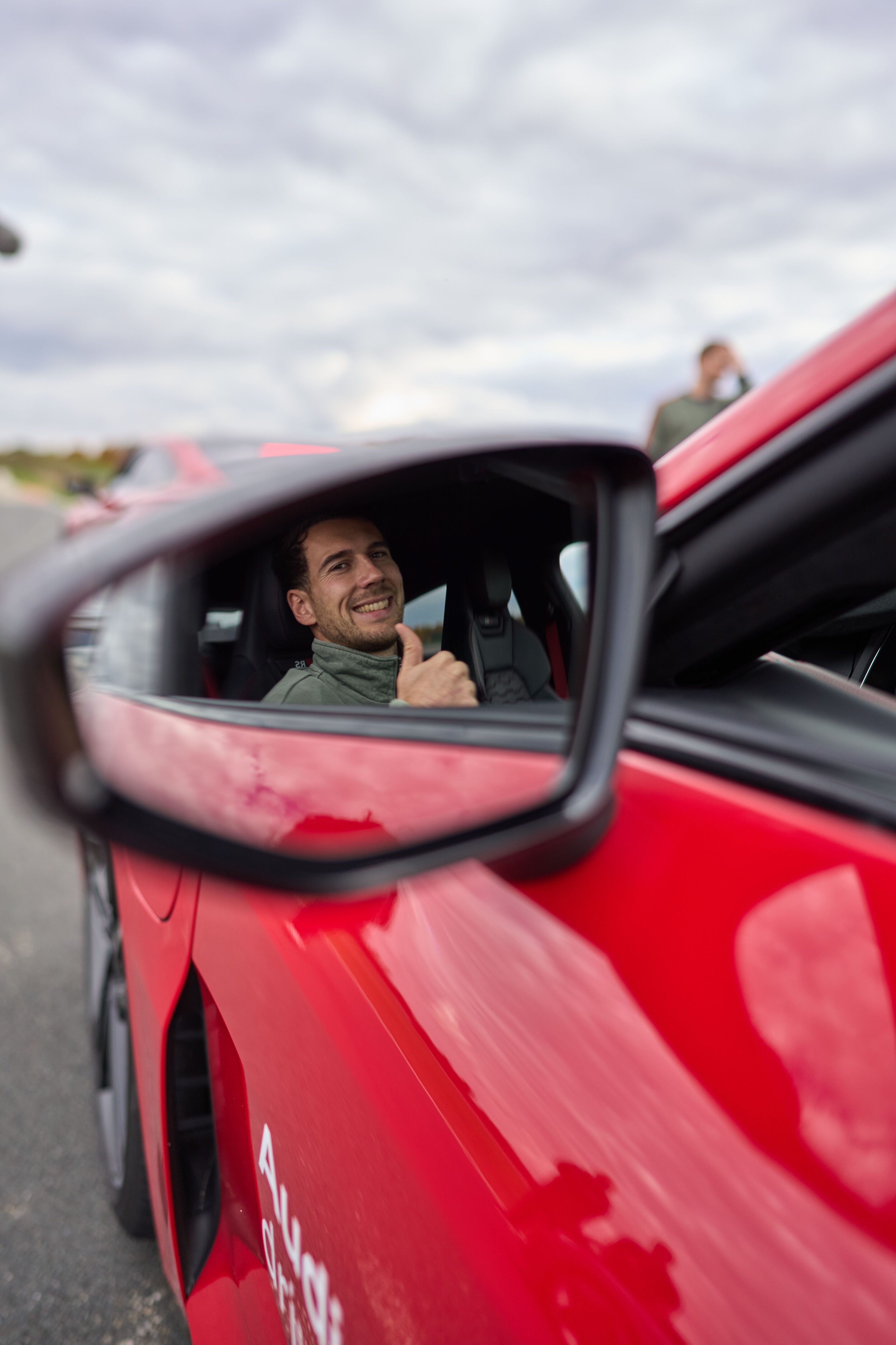 Audi übergibt neue Dienstwagen an FC Bayern München - Audi Driving experience: Leon Goretzka im Audi RS e-tron GT performance