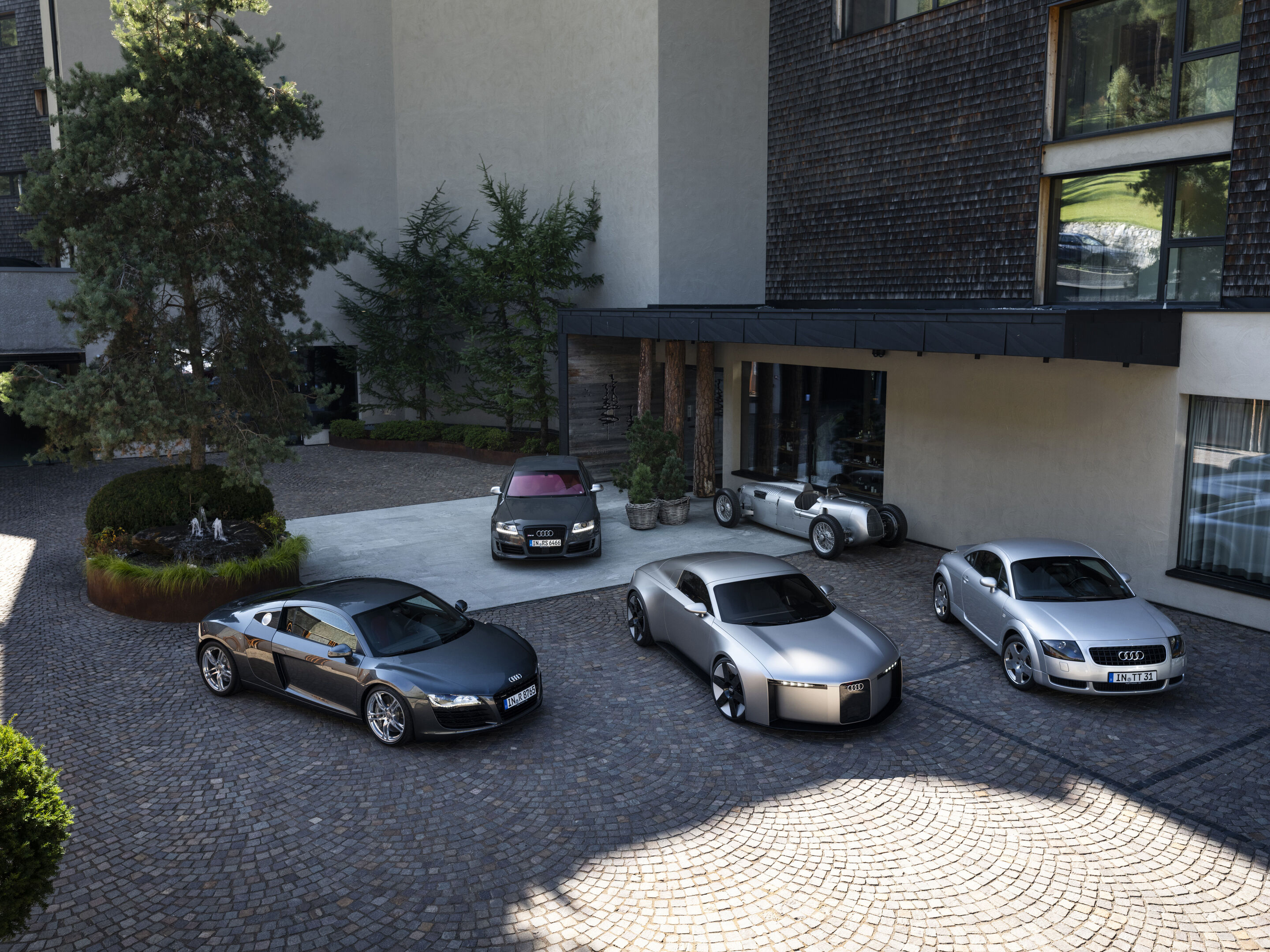 Der Audi Concept C: Ausblick auf einen atemberaubenden Elektro-Sportwagen - Audi Concept C, Audi TT, Audi R8, Audi RS 6 (C6, 2004), Auto Union Typ C -Outdoor-Standaufnahme, Exterieur