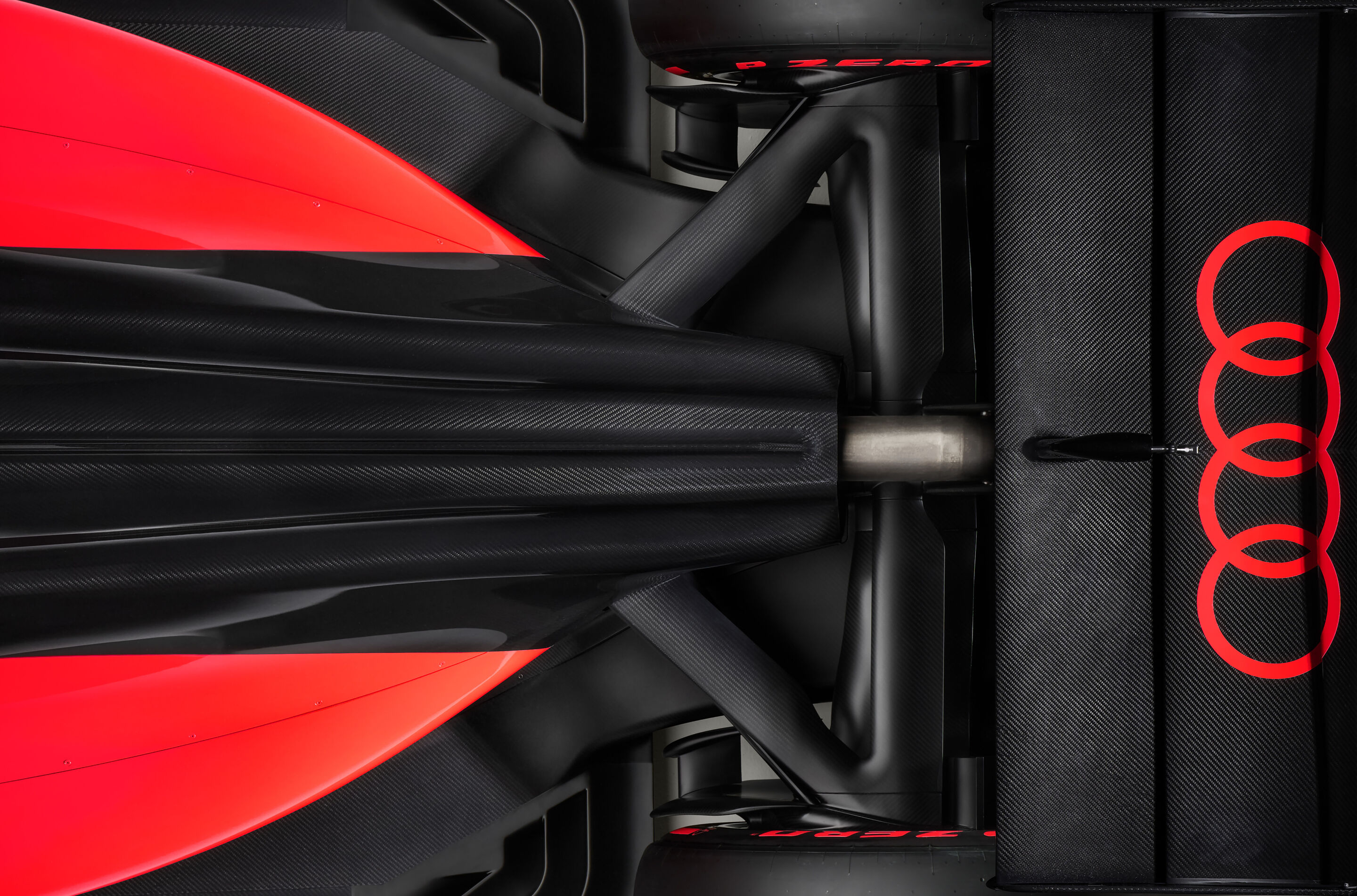 Audi R26 Concept - Indoor-Standaufnahme, Exterieur, Vogelperspektive, Detail Heckpartie und Heckflügel