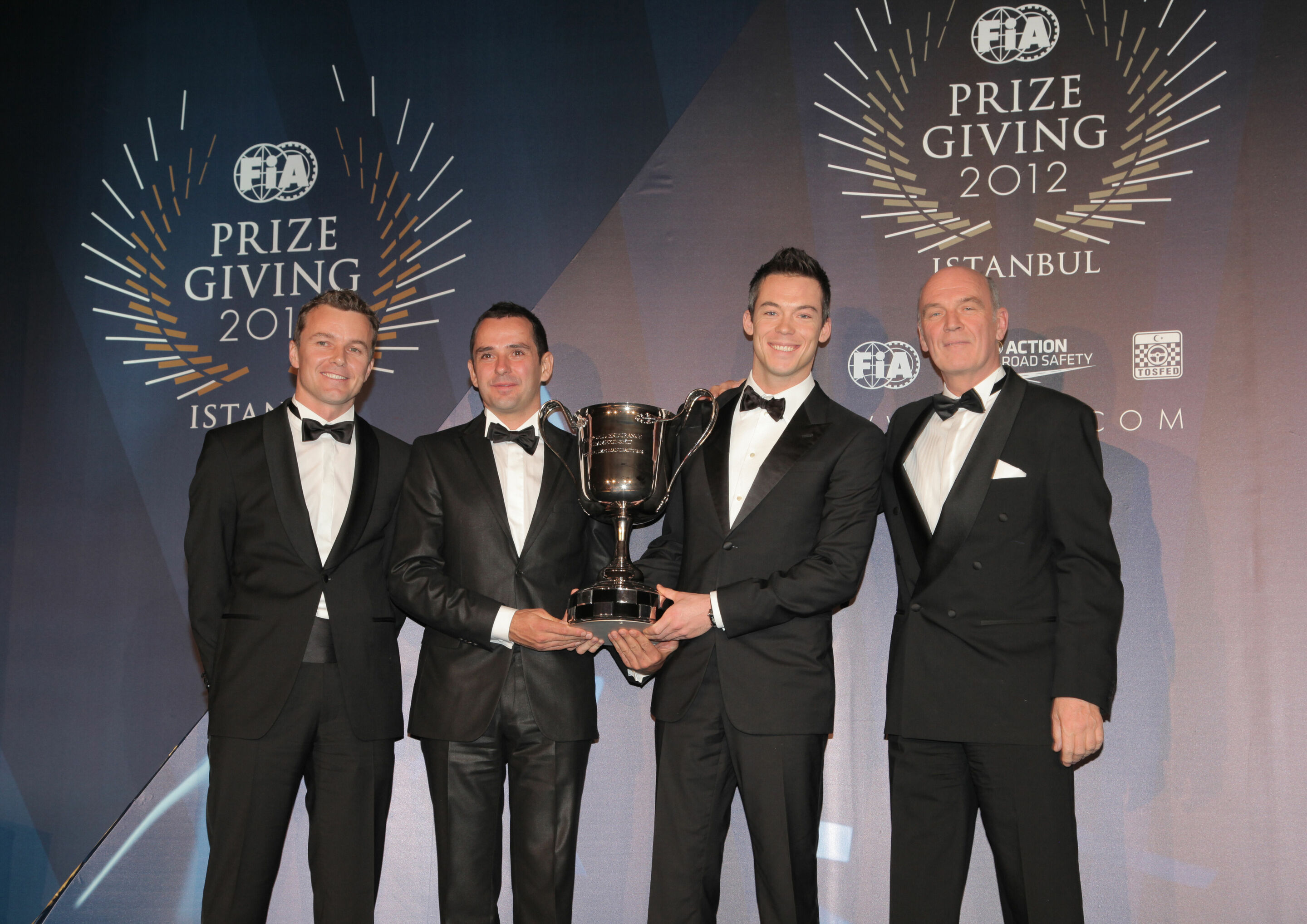 Auszeichnungen für Audi - Marcel Fässler, André Lotterer und Benoît Tréluyer nahmen auf der offiziellen Gala des Automobil-Weltverbandes FIA am Freitag ihre Pokale für den Gewinn der FIA Langstrecken-Weltmeisterschaft WEC entgegen. Audi-Motorsportchef...